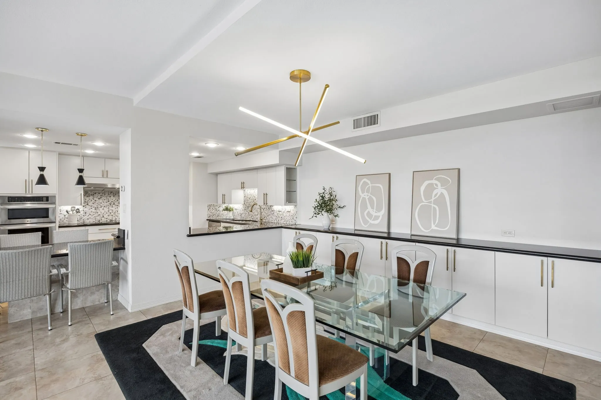 Condominium For Sale in Dallas County , 5200 Keller Springs Road 422, Dallas, Texas 75248, 2 Bedroom, 2 Bathroom, 1 Garage spaces, 2,006 Sqft, built in 1981, mls#21297697, Real Estate Agent in Dallas, Homes For Sale in Dallas county, Homes For Sale in Dallas, Realtor in Dallas Texas, Real Estate Brokerage Independent Realty Texas, Luminita Cordes Realtor