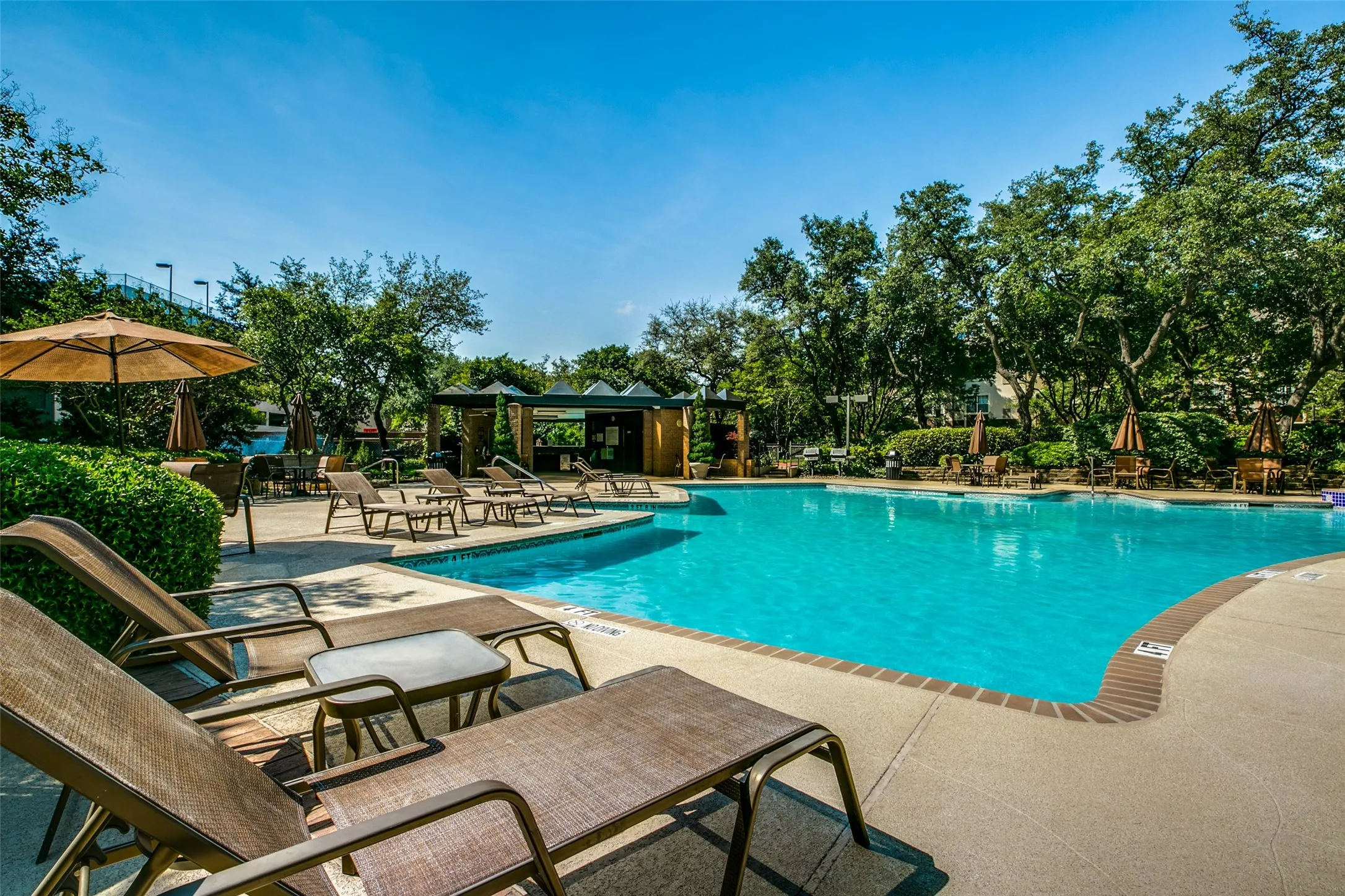 Condominium For Sale in Dallas County , 5200 Keller Springs Road 422, Dallas, Texas 75248, 2 Bedroom, 2 Bathroom, 1 Garage spaces, 2,006 Sqft, built in 1981, mls#21297697, Real Estate Agent in Dallas, Homes For Sale in Dallas county, Homes For Sale in Dallas, Realtor in Dallas Texas, Real Estate Brokerage Independent Realty Texas, Luminita Cordes Realtor