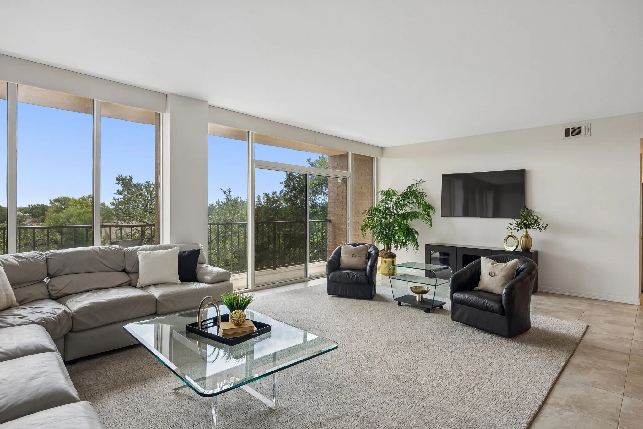 Condominium For Sale in Dallas County , 5200 Keller Springs Road 422, Dallas, Texas 75248, 2 Bedroom, 2 Bathroom, 1 Garage spaces, 2,006 Sqft, built in 1981, mls#21297697, Real Estate Agent in Dallas, Homes For Sale in Dallas county, Homes For Sale in Dallas, Realtor in Dallas Texas, Real Estate Brokerage Independent Realty Texas, Luminita Cordes Realtor