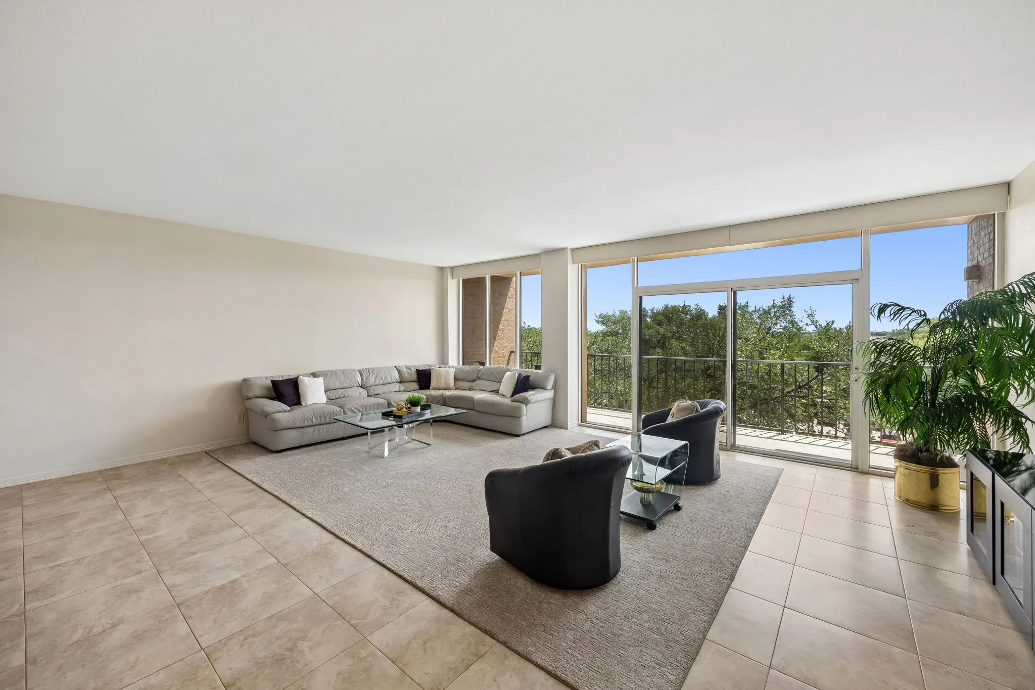 Condominium For Sale in Dallas County , 5200 Keller Springs Road 422, Dallas, Texas 75248, 2 Bedroom, 2 Bathroom, 1 Garage spaces, 2,006 Sqft, built in 1981, mls#21297697, Real Estate Agent in Dallas, Homes For Sale in Dallas county, Homes For Sale in Dallas, Realtor in Dallas Texas, Real Estate Brokerage Independent Realty Texas, Luminita Cordes Realtor