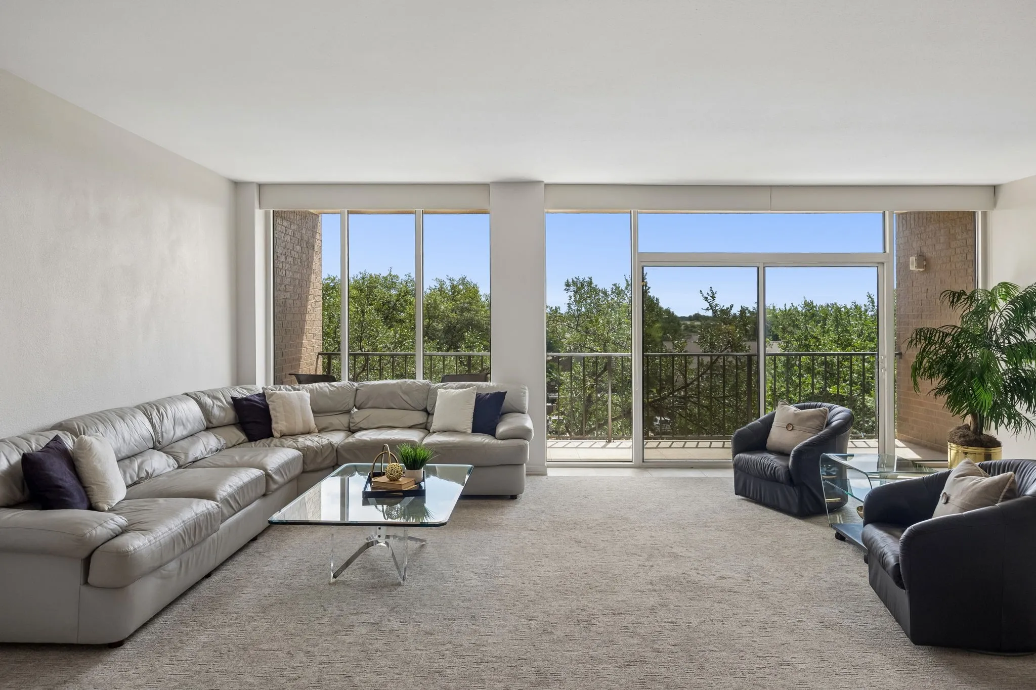 Condominium For Sale in Dallas County , 5200 Keller Springs Road 422, Dallas, Texas 75248, 2 Bedroom, 2 Bathroom, 1 Garage spaces, 2,006 Sqft, built in 1981, mls#21297697, Real Estate Agent in Dallas, Homes For Sale in Dallas county, Homes For Sale in Dallas, Realtor in Dallas Texas, Real Estate Brokerage Independent Realty Texas, Luminita Cordes Realtor