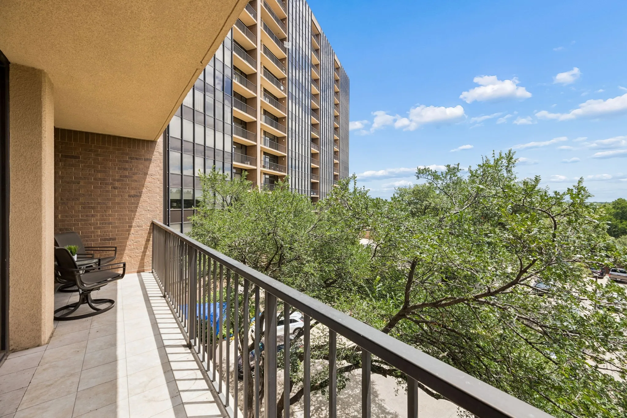 Condominium For Sale in Dallas County , 5200 Keller Springs Road 422, Dallas, Texas 75248, 2 Bedroom, 2 Bathroom, 1 Garage spaces, 2,006 Sqft, built in 1981, mls#21297697, Real Estate Agent in Dallas, Homes For Sale in Dallas county, Homes For Sale in Dallas, Realtor in Dallas Texas, Real Estate Brokerage Independent Realty Texas, Luminita Cordes Realtor