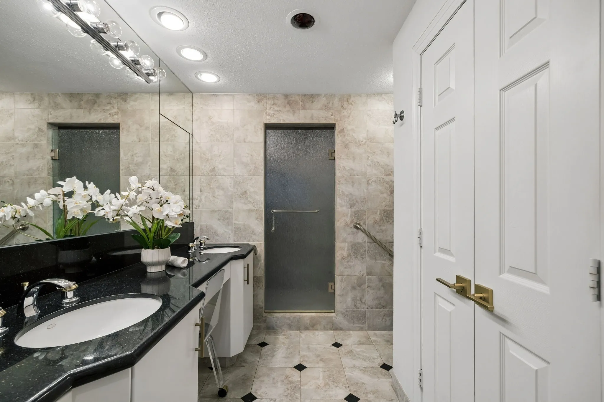 Condominium For Sale in Dallas County , 5200 Keller Springs Road 422, Dallas, Texas 75248, 2 Bedroom, 2 Bathroom, 1 Garage spaces, 2,006 Sqft, built in 1981, mls#21297697, Real Estate Agent in Dallas, Homes For Sale in Dallas county, Homes For Sale in Dallas, Realtor in Dallas Texas, Real Estate Brokerage Independent Realty Texas, Luminita Cordes Realtor