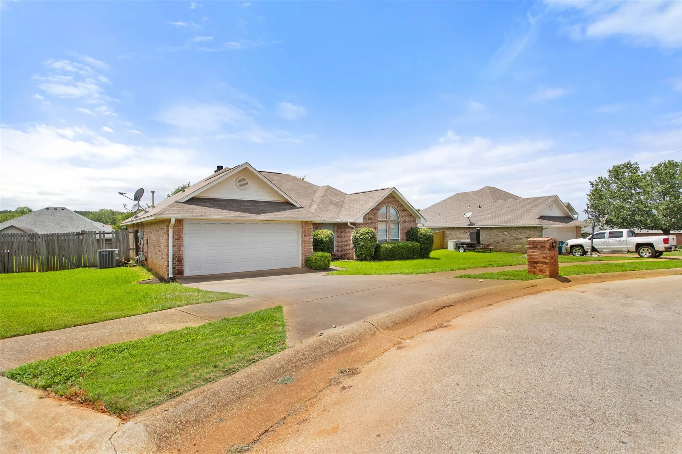 Single Family Residence For Sale in Cherokee County , 265 Crestview Lane, Jacksonville, Texas 75766, 4 Bedroom, 2 Bathroom, 2 Garage spaces, 1,785 Sqft, built in 2002, mls#21300665, Real Estate Agent in Jacksonville, Homes For Sale in Cherokee county, Homes For Sale in Jacksonville, Realtor in Jacksonville Texas, Real Estate Brokerage Independent Realty Texas, Luminita Cordes Realtor