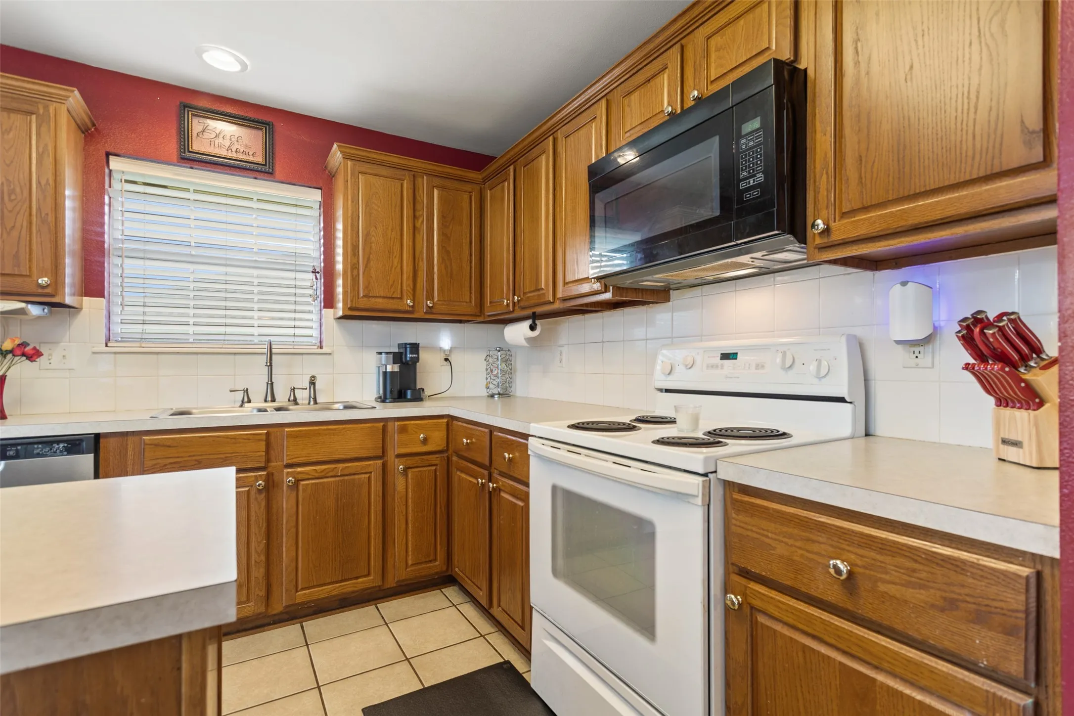 Single Family Residence For Sale in Cherokee County , 265 Crestview Lane, Jacksonville, Texas 75766, 4 Bedroom, 2 Bathroom, 2 Garage spaces, 1,785 Sqft, built in 2002, mls#21300665, Real Estate Agent in Jacksonville, Homes For Sale in Cherokee county, Homes For Sale in Jacksonville, Realtor in Jacksonville Texas, Real Estate Brokerage Independent Realty Texas, Luminita Cordes Realtor