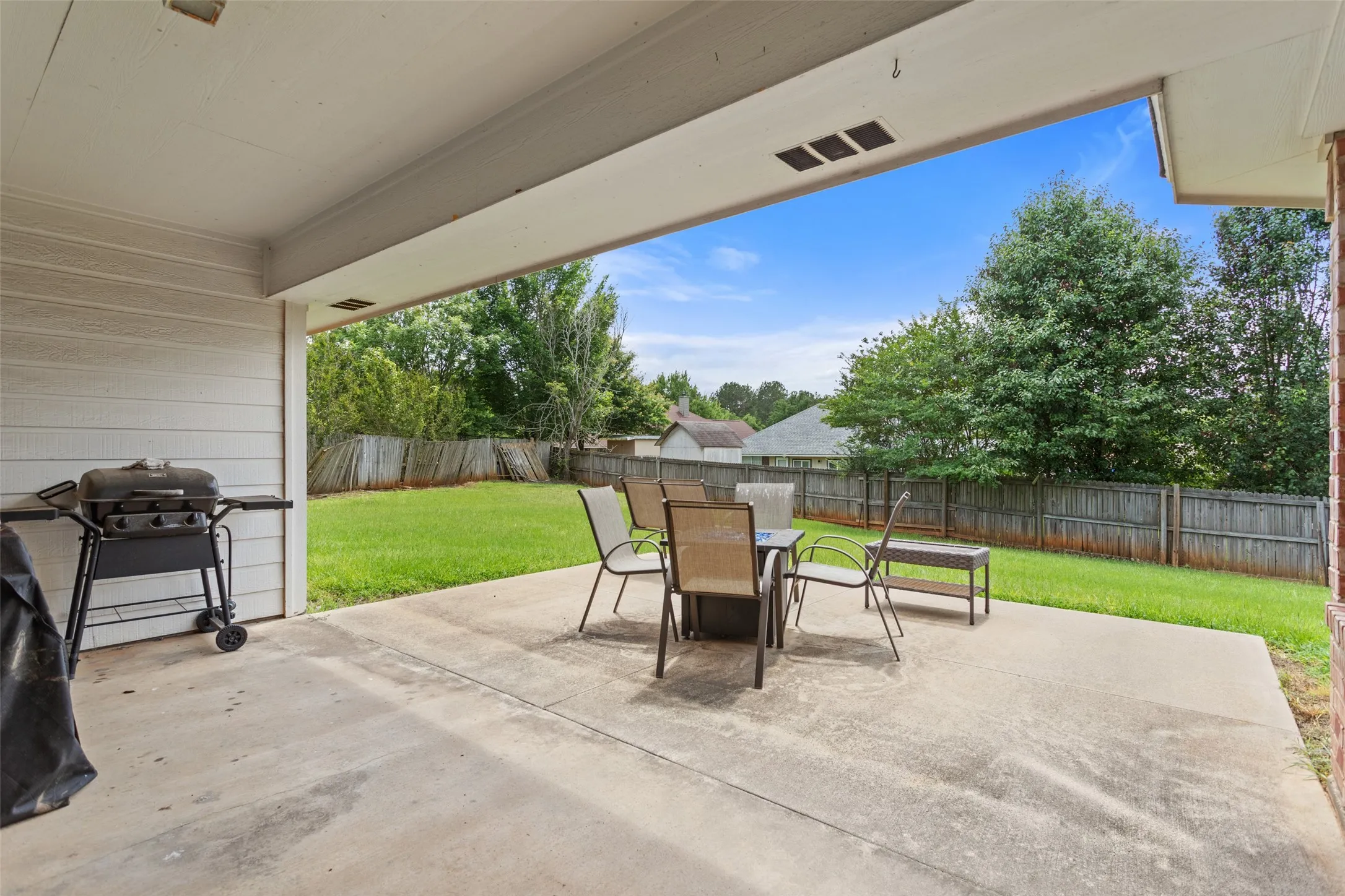 Single Family Residence For Sale in Cherokee County , 265 Crestview Lane, Jacksonville, Texas 75766, 4 Bedroom, 2 Bathroom, 2 Garage spaces, 1,785 Sqft, built in 2002, mls#21300665, Real Estate Agent in Jacksonville, Homes For Sale in Cherokee county, Homes For Sale in Jacksonville, Realtor in Jacksonville Texas, Real Estate Brokerage Independent Realty Texas, Luminita Cordes Realtor