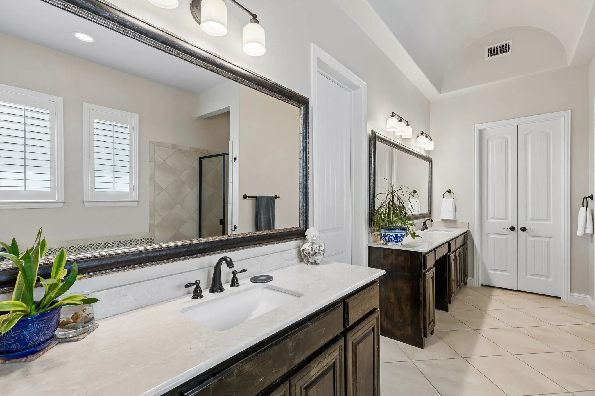 Single Family Residence For Sale in Collin County , 618 Forest Hill Drive, Murphy, Texas 75094, 5 Bedroom, 5 Bathroom, 3 Garage spaces, 4,711 Sqft, built in 2013, mls#21265067, Real Estate Agent in Murphy, Homes For Sale in Collin county, Homes For Sale in Murphy, Realtor in Murphy Texas, Real Estate Brokerage Independent Realty Texas, Luminita Cordes Realtor