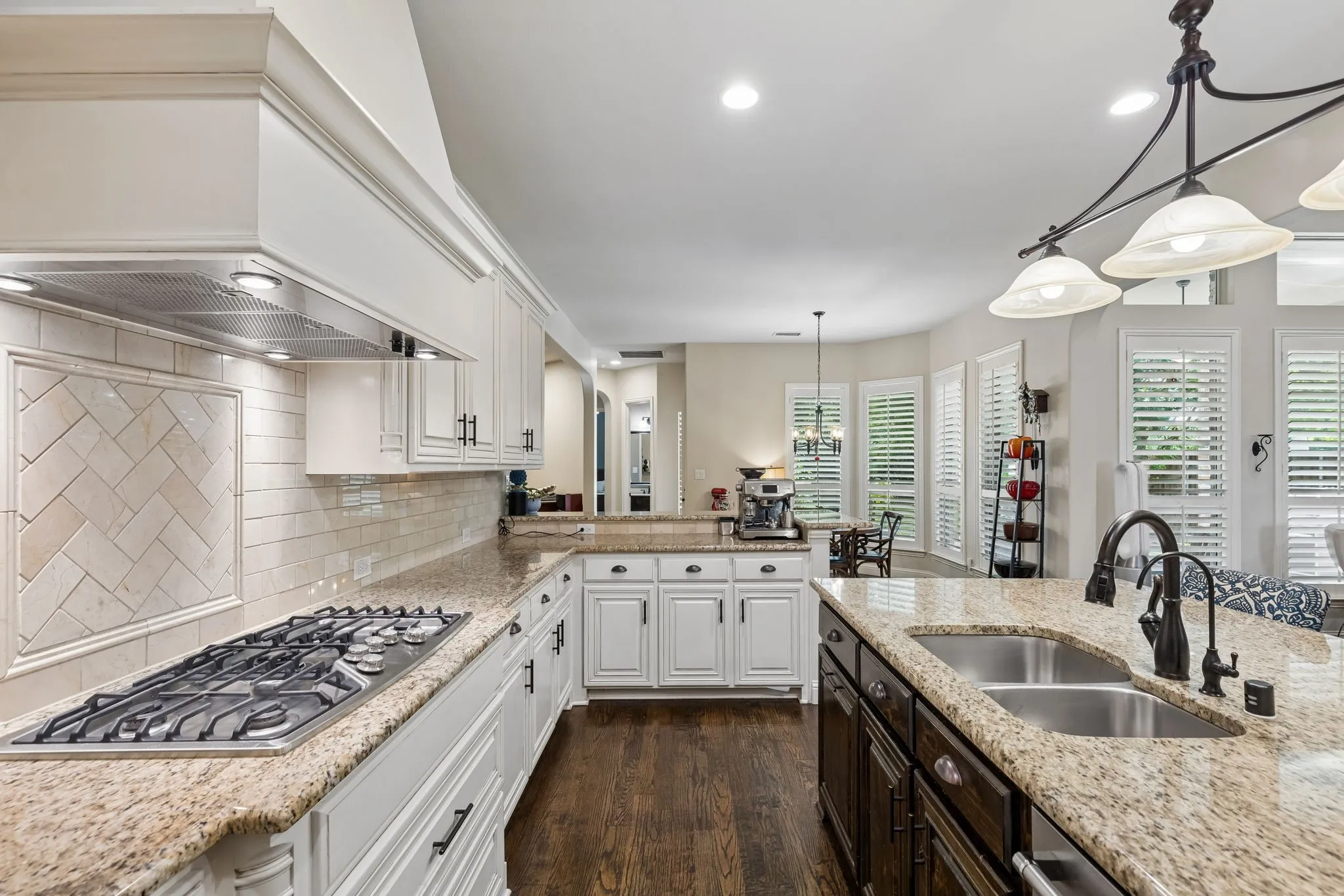 Single Family Residence For Sale in Collin County , 618 Forest Hill Drive, Murphy, Texas 75094, 5 Bedroom, 5 Bathroom, 3 Garage spaces, 4,711 Sqft, built in 2013, mls#21265067, Real Estate Agent in Murphy, Homes For Sale in Collin county, Homes For Sale in Murphy, Realtor in Murphy Texas, Real Estate Brokerage Independent Realty Texas, Luminita Cordes Realtor
