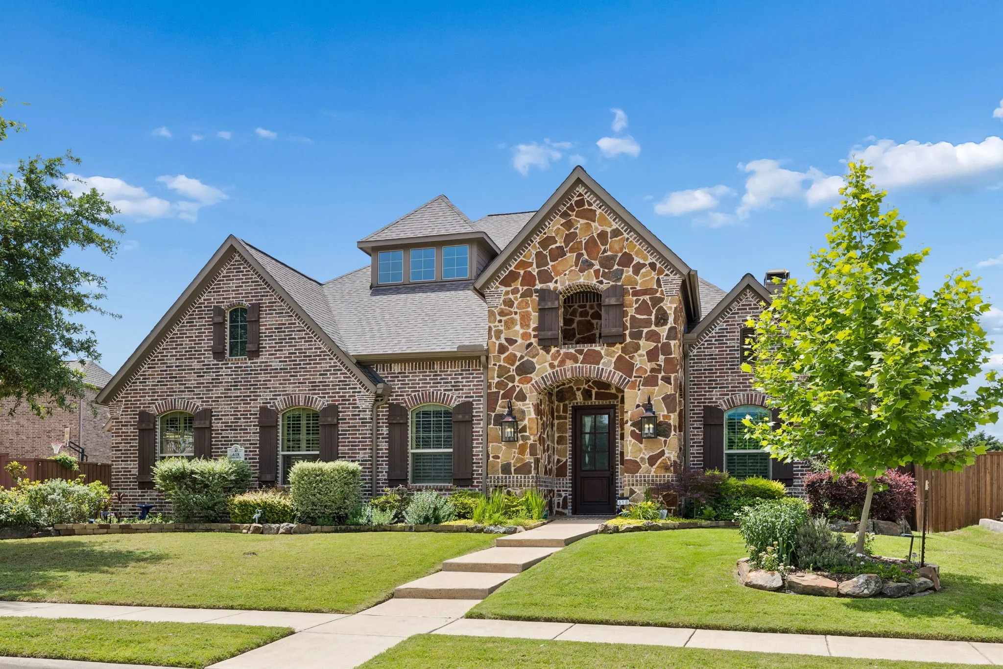 Single Family Residence For Sale in Collin County , 618 Forest Hill Drive, Murphy, Texas 75094, 5 Bedroom, 5 Bathroom, 3 Garage spaces, 4,711 Sqft, built in 2013, mls#21265067, Real Estate Agent in Murphy, Homes For Sale in Collin county, Homes For Sale in Murphy, Realtor in Murphy Texas, Real Estate Brokerage Independent Realty Texas, Luminita Cordes Realtor