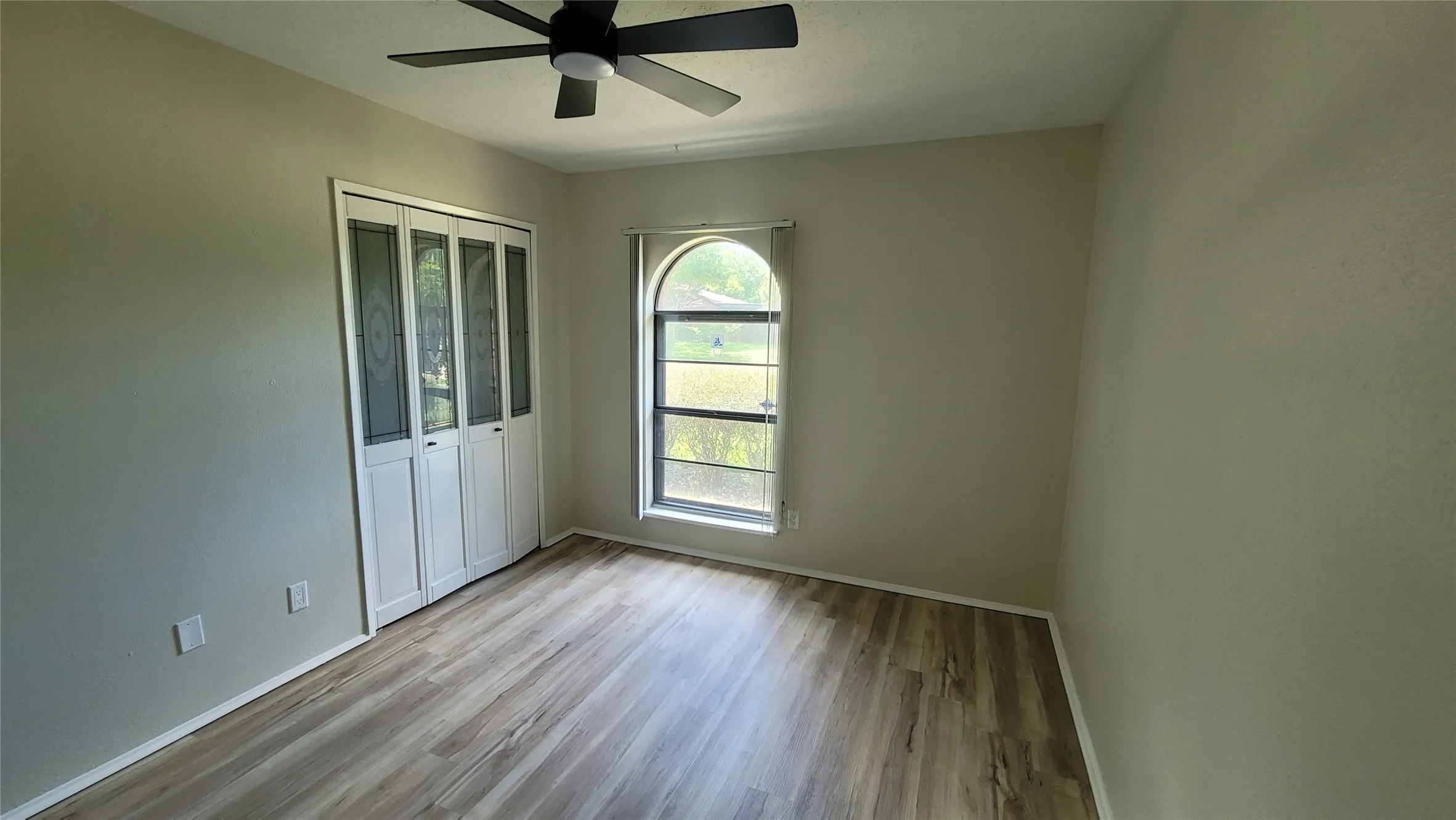 Single Family Residence For Rent in Dallas County , 1334 Paris Drive, Garland, Texas 75040, 4 Bedroom, 2 Bathroom, 2 Garage spaces, 2,102 Sqft, built in 1977, mls#21300737, Real Estate Agent in Garland, Homes For Rent in Dallas county, Homes For Rent in Garland, Realtor in Garland Texas, Real Estate Brokerage Independent Realty Texas, Luminita Cordes Realtor