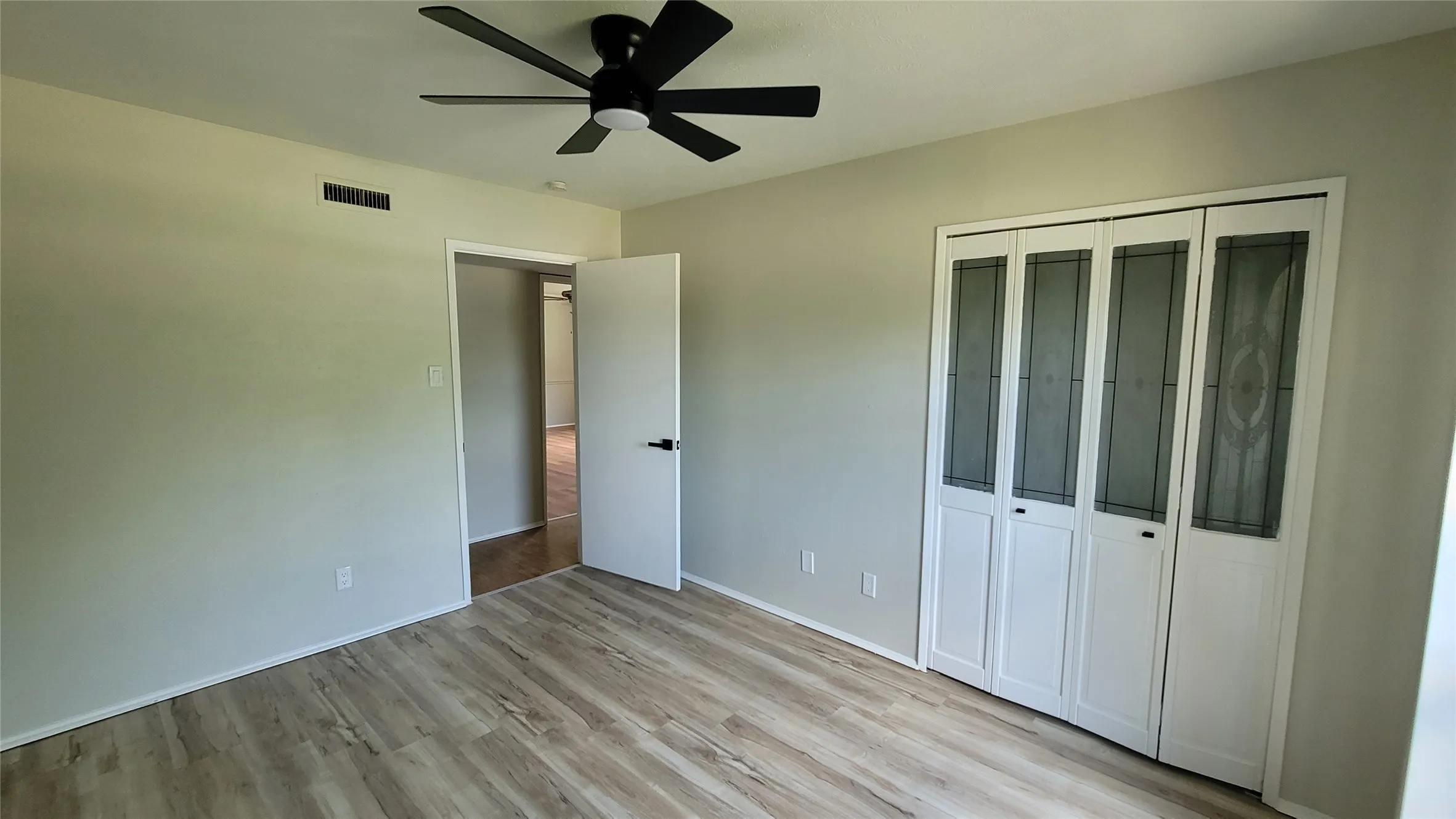 Single Family Residence For Rent in Dallas County , 1334 Paris Drive, Garland, Texas 75040, 4 Bedroom, 2 Bathroom, 2 Garage spaces, 2,102 Sqft, built in 1977, mls#21300737, Real Estate Agent in Garland, Homes For Rent in Dallas county, Homes For Rent in Garland, Realtor in Garland Texas, Real Estate Brokerage Independent Realty Texas, Luminita Cordes Realtor