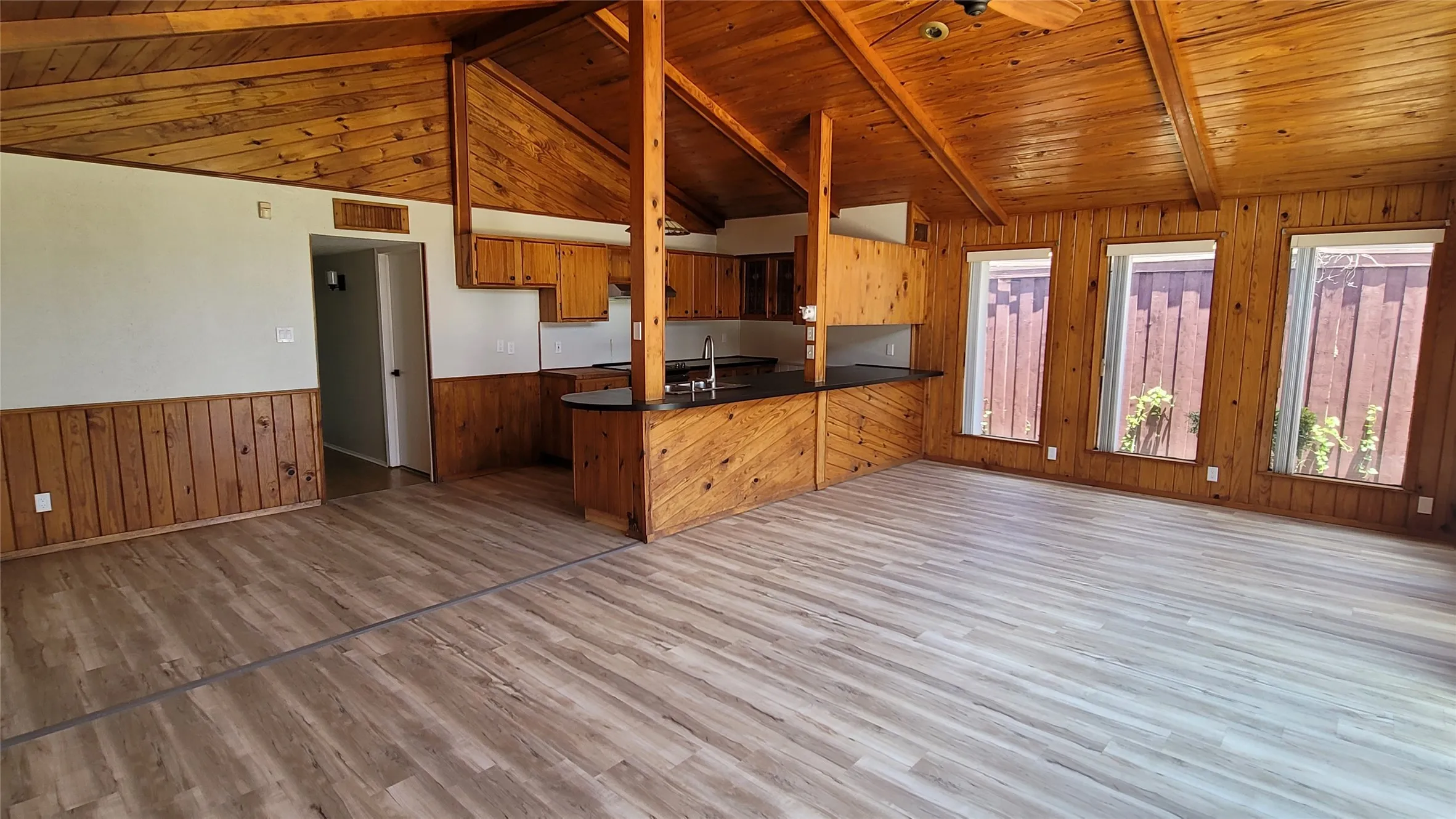 Single Family Residence For Rent in Dallas County , 1334 Paris Drive, Garland, Texas 75040, 4 Bedroom, 2 Bathroom, 2 Garage spaces, 2,102 Sqft, built in 1977, mls#21300737, Real Estate Agent in Garland, Homes For Rent in Dallas county, Homes For Rent in Garland, Realtor in Garland Texas, Real Estate Brokerage Independent Realty Texas, Luminita Cordes Realtor