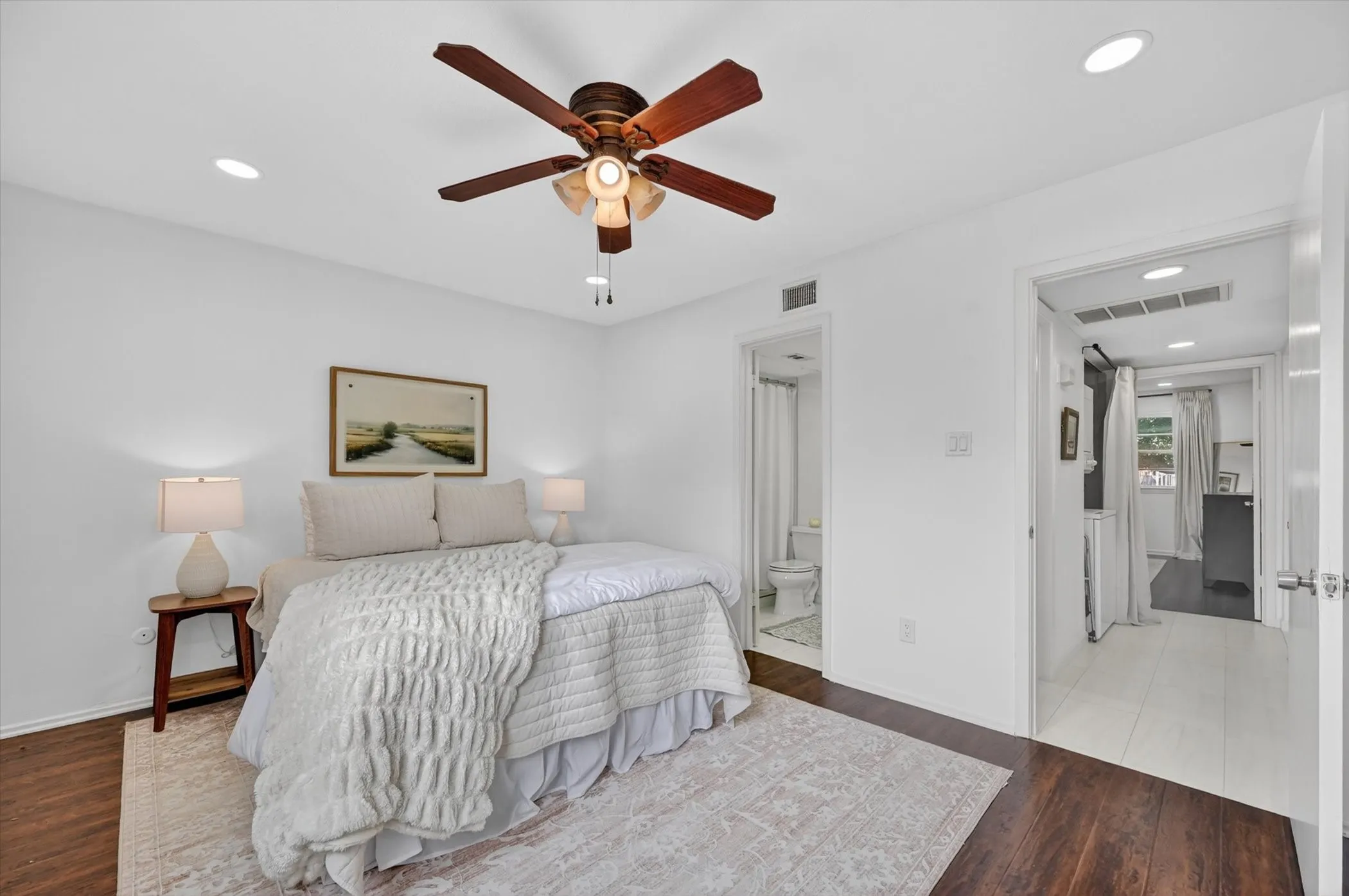 Condominium For Sale in Dallas County , 5111 Skillman Street 224, Dallas, Texas 75206, 2 Bedroom, 2 Bathroom, Garage spaces, 955 Sqft, built in 1970, mls#21300736, Real Estate Agent in Dallas, Homes For Sale in Dallas county, Homes For Sale in Dallas, Realtor in Dallas Texas, Real Estate Brokerage Independent Realty Texas, Luminita Cordes Realtor
