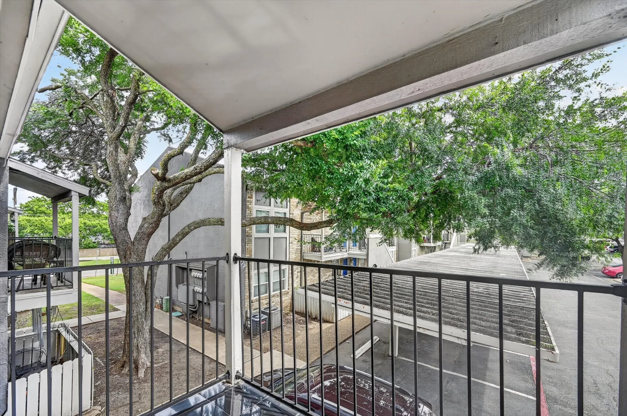 Condominium For Sale in Dallas County , 5111 Skillman Street 224, Dallas, Texas 75206, 2 Bedroom, 2 Bathroom, Garage spaces, 955 Sqft, built in 1970, mls#21300736, Real Estate Agent in Dallas, Homes For Sale in Dallas county, Homes For Sale in Dallas, Realtor in Dallas Texas, Real Estate Brokerage Independent Realty Texas, Luminita Cordes Realtor