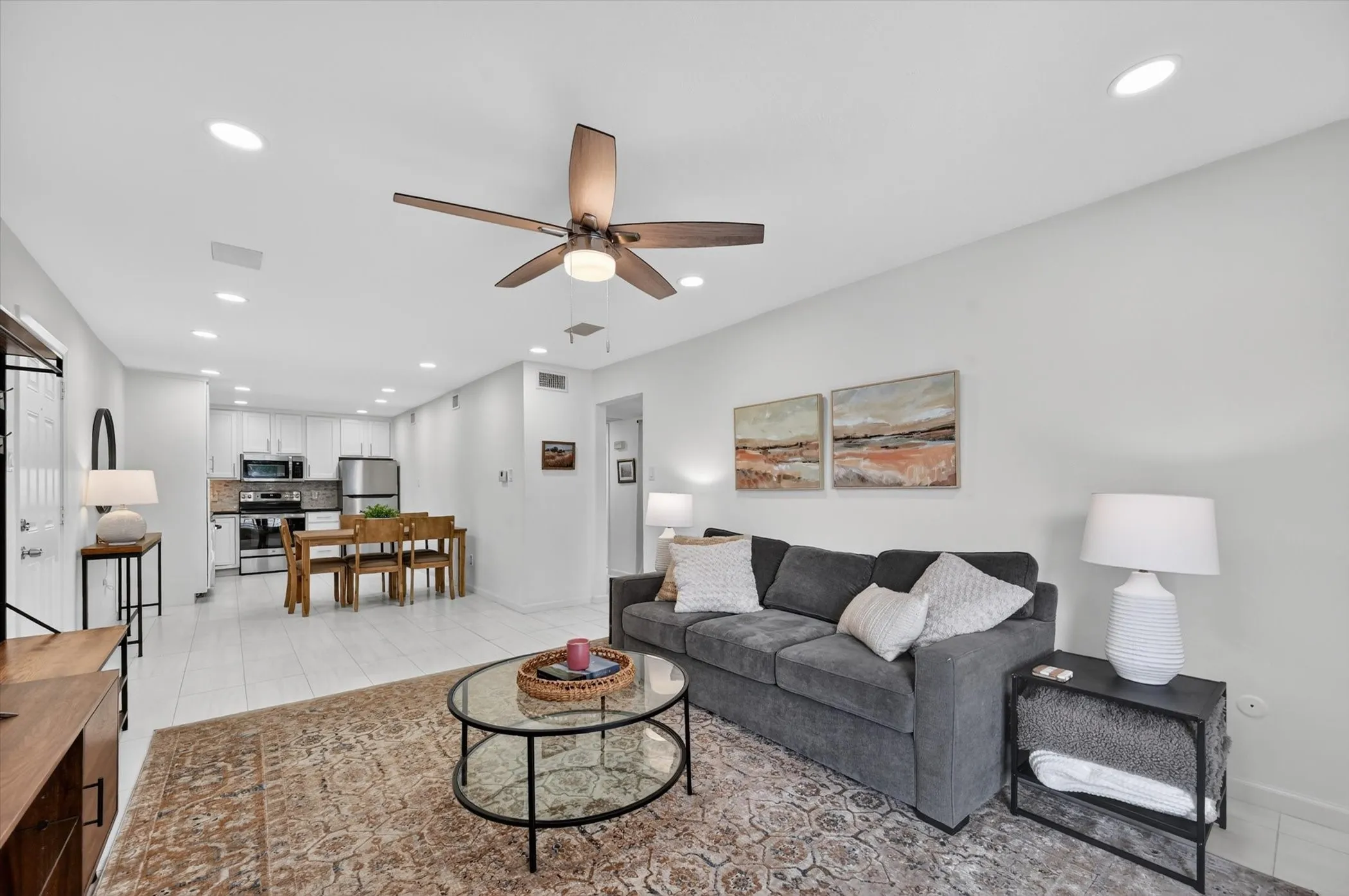 Condominium For Sale in Dallas County , 5111 Skillman Street 224, Dallas, Texas 75206, 2 Bedroom, 2 Bathroom, Garage spaces, 955 Sqft, built in 1970, mls#21300736, Real Estate Agent in Dallas, Homes For Sale in Dallas county, Homes For Sale in Dallas, Realtor in Dallas Texas, Real Estate Brokerage Independent Realty Texas, Luminita Cordes Realtor