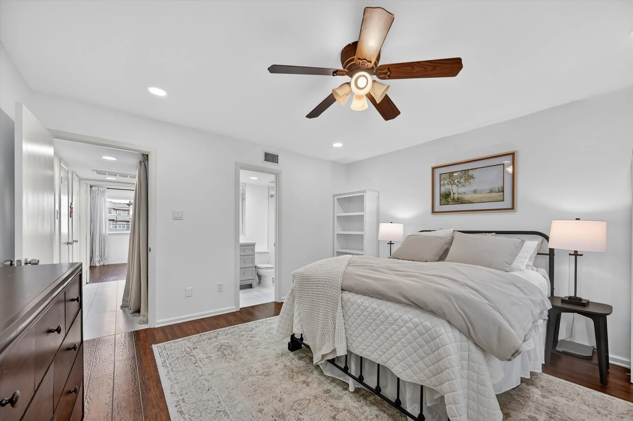 Condominium For Sale in Dallas County , 5111 Skillman Street 224, Dallas, Texas 75206, 2 Bedroom, 2 Bathroom, Garage spaces, 955 Sqft, built in 1970, mls#21300736, Real Estate Agent in Dallas, Homes For Sale in Dallas county, Homes For Sale in Dallas, Realtor in Dallas Texas, Real Estate Brokerage Independent Realty Texas, Luminita Cordes Realtor