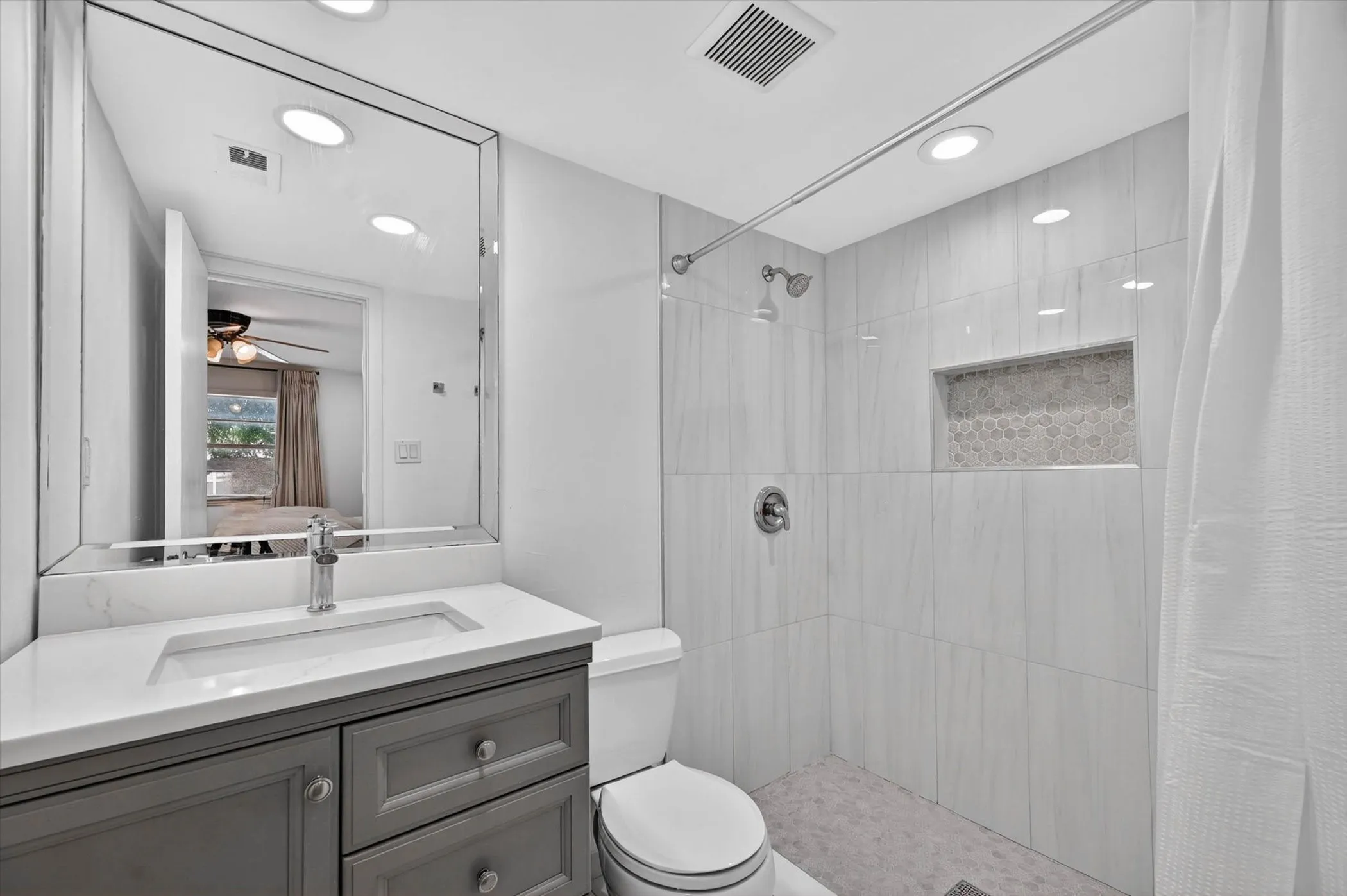 Condominium For Sale in Dallas County , 5111 Skillman Street 224, Dallas, Texas 75206, 2 Bedroom, 2 Bathroom, Garage spaces, 955 Sqft, built in 1970, mls#21300736, Real Estate Agent in Dallas, Homes For Sale in Dallas county, Homes For Sale in Dallas, Realtor in Dallas Texas, Real Estate Brokerage Independent Realty Texas, Luminita Cordes Realtor