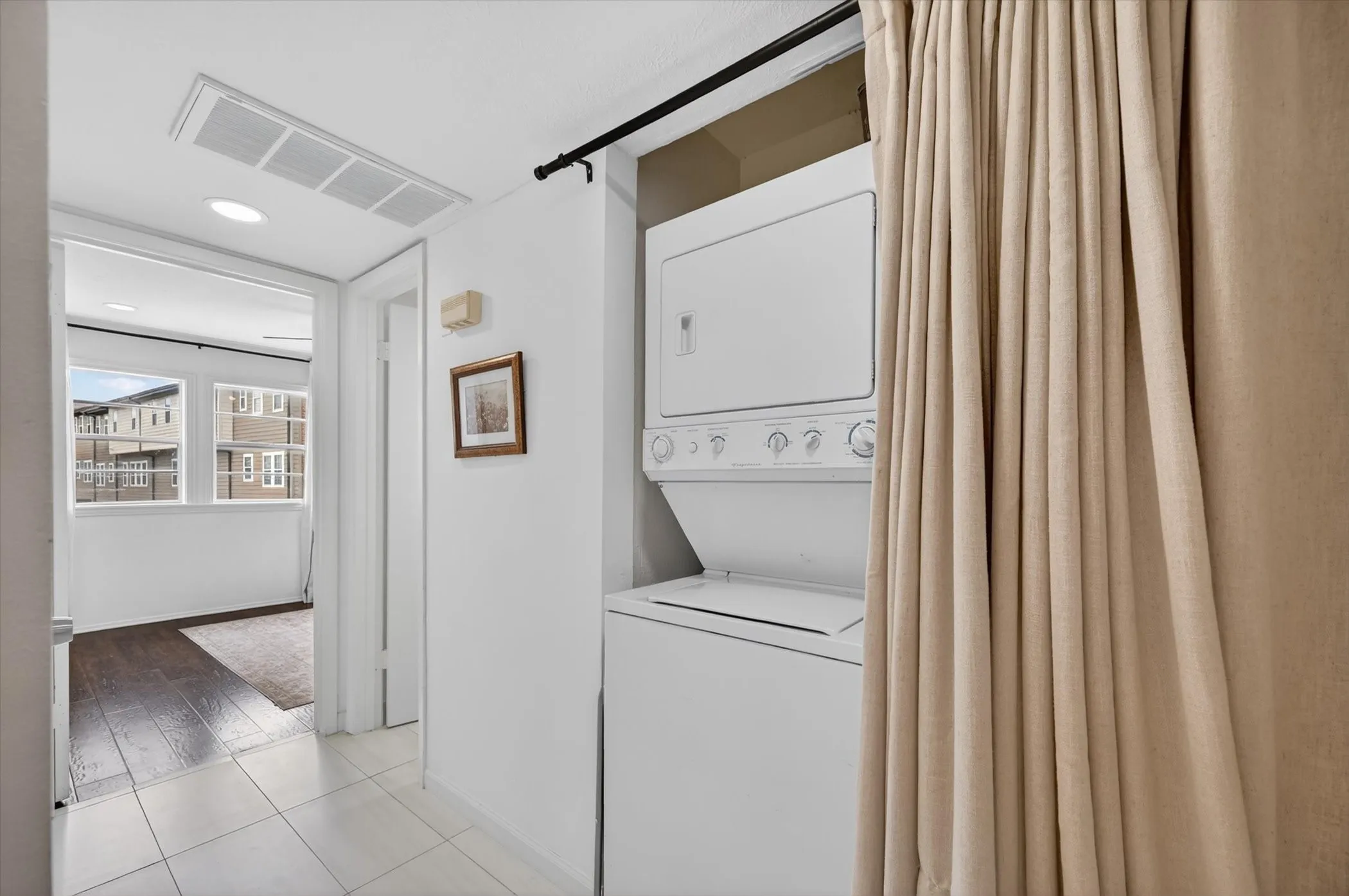 Condominium For Sale in Dallas County , 5111 Skillman Street 224, Dallas, Texas 75206, 2 Bedroom, 2 Bathroom, Garage spaces, 955 Sqft, built in 1970, mls#21300736, Real Estate Agent in Dallas, Homes For Sale in Dallas county, Homes For Sale in Dallas, Realtor in Dallas Texas, Real Estate Brokerage Independent Realty Texas, Luminita Cordes Realtor