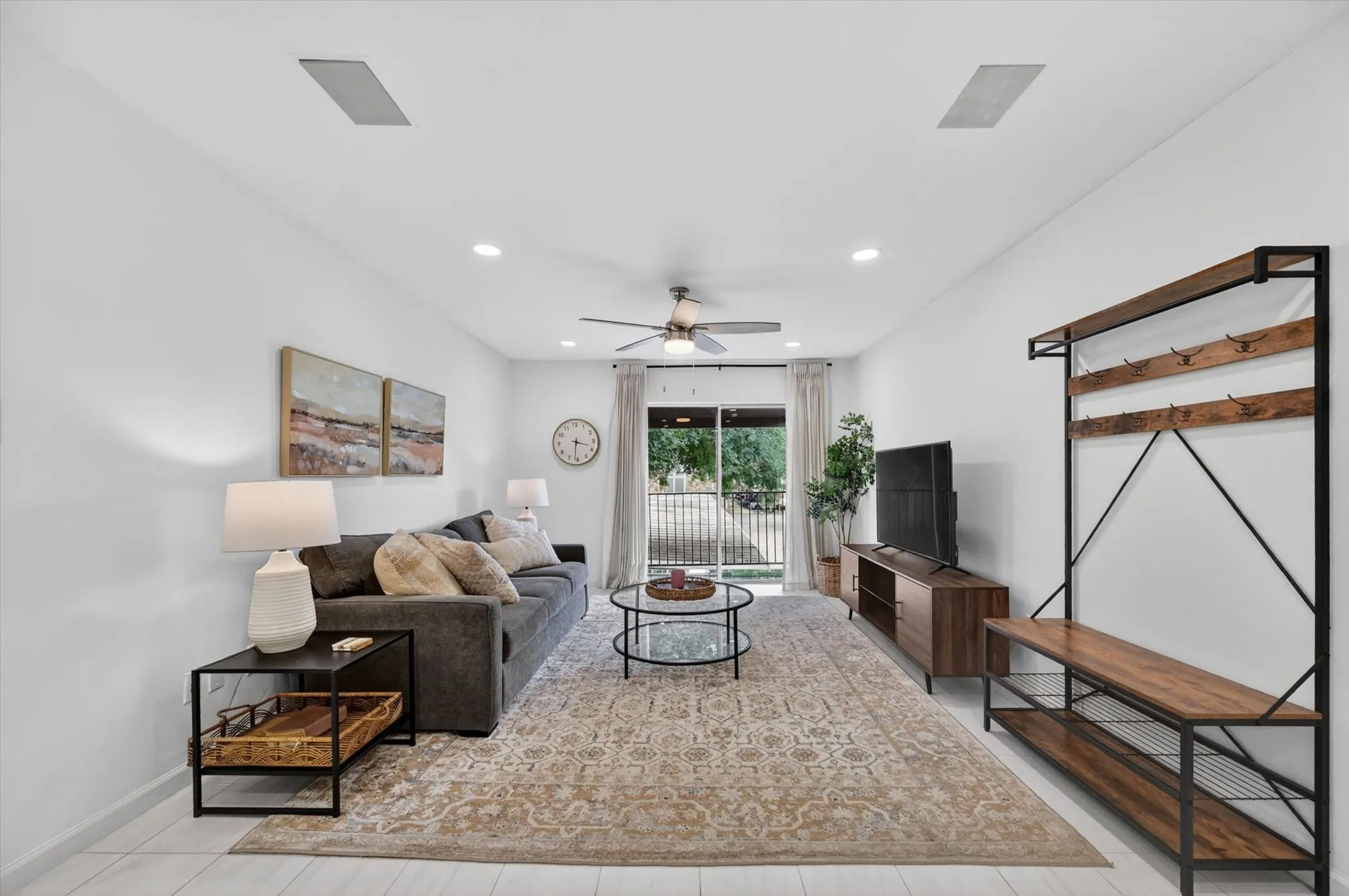 Condominium For Sale in Dallas County , 5111 Skillman Street 224, Dallas, Texas 75206, 2 Bedroom, 2 Bathroom, Garage spaces, 955 Sqft, built in 1970, mls#21300736, Real Estate Agent in Dallas, Homes For Sale in Dallas county, Homes For Sale in Dallas, Realtor in Dallas Texas, Real Estate Brokerage Independent Realty Texas, Luminita Cordes Realtor