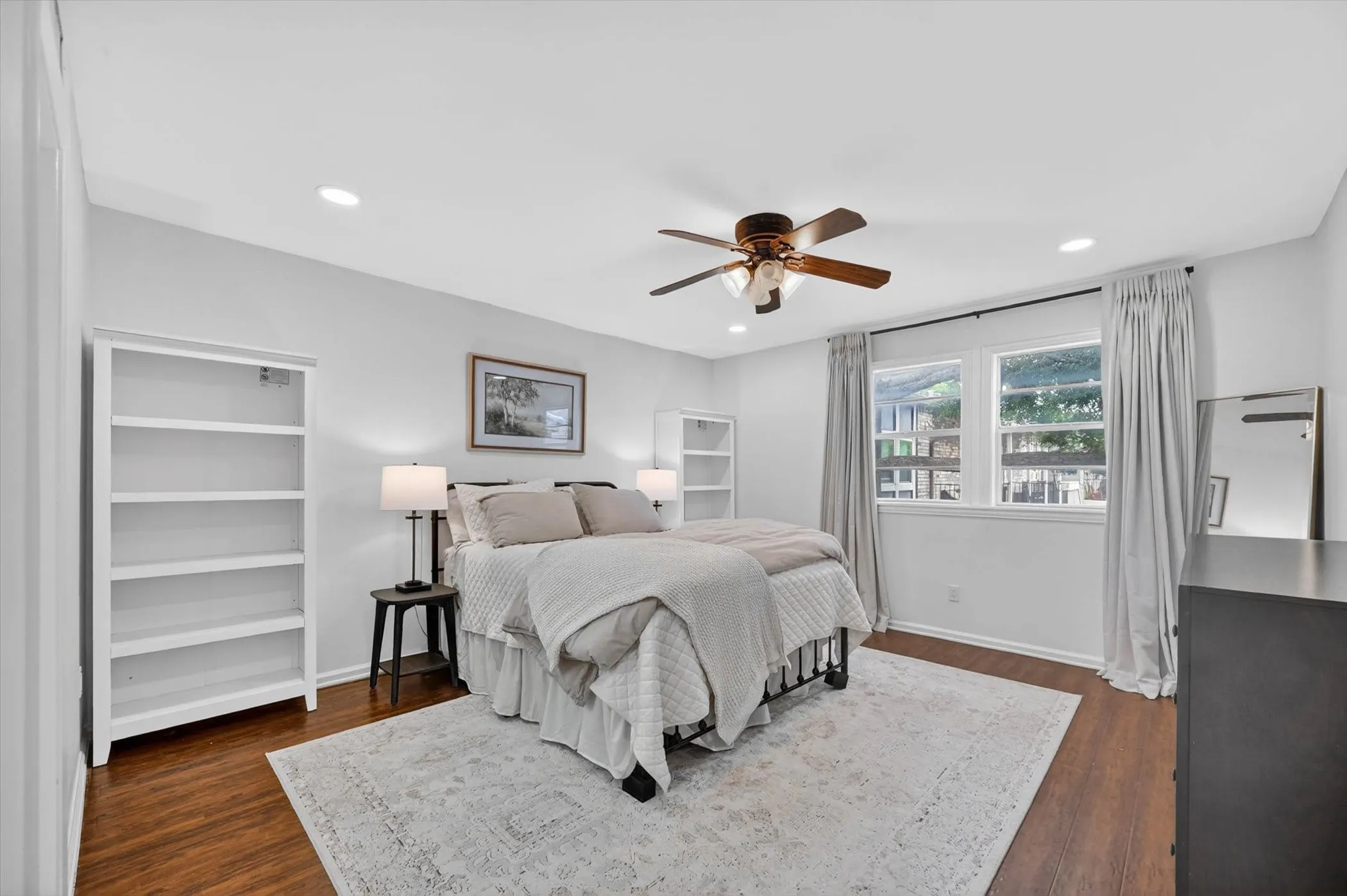 Condominium For Sale in Dallas County , 5111 Skillman Street 224, Dallas, Texas 75206, 2 Bedroom, 2 Bathroom, Garage spaces, 955 Sqft, built in 1970, mls#21300736, Real Estate Agent in Dallas, Homes For Sale in Dallas county, Homes For Sale in Dallas, Realtor in Dallas Texas, Real Estate Brokerage Independent Realty Texas, Luminita Cordes Realtor