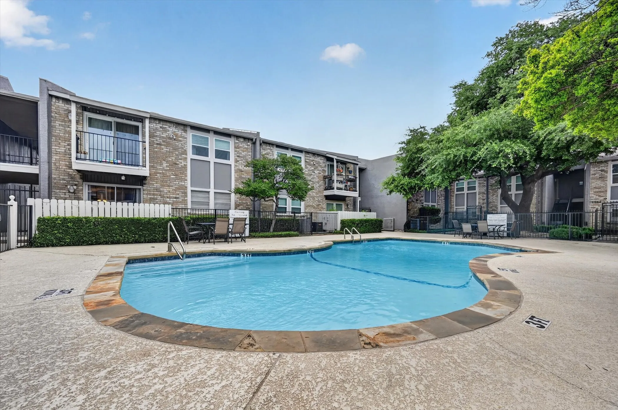 Condominium For Sale in Dallas County , 5111 Skillman Street 224, Dallas, Texas 75206, 2 Bedroom, 2 Bathroom, Garage spaces, 955 Sqft, built in 1970, mls#21300736, Real Estate Agent in Dallas, Homes For Sale in Dallas county, Homes For Sale in Dallas, Realtor in Dallas Texas, Real Estate Brokerage Independent Realty Texas, Luminita Cordes Realtor