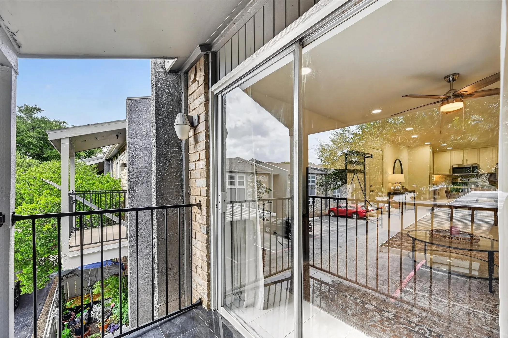 Condominium For Sale in Dallas County , 5111 Skillman Street 224, Dallas, Texas 75206, 2 Bedroom, 2 Bathroom, Garage spaces, 955 Sqft, built in 1970, mls#21300736, Real Estate Agent in Dallas, Homes For Sale in Dallas county, Homes For Sale in Dallas, Realtor in Dallas Texas, Real Estate Brokerage Independent Realty Texas, Luminita Cordes Realtor