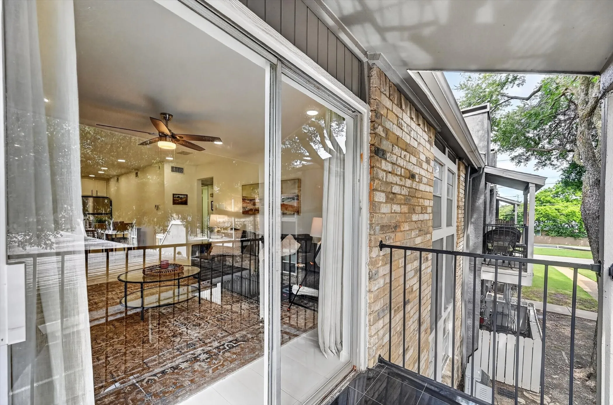Condominium For Sale in Dallas County , 5111 Skillman Street 224, Dallas, Texas 75206, 2 Bedroom, 2 Bathroom, Garage spaces, 955 Sqft, built in 1970, mls#21300736, Real Estate Agent in Dallas, Homes For Sale in Dallas county, Homes For Sale in Dallas, Realtor in Dallas Texas, Real Estate Brokerage Independent Realty Texas, Luminita Cordes Realtor