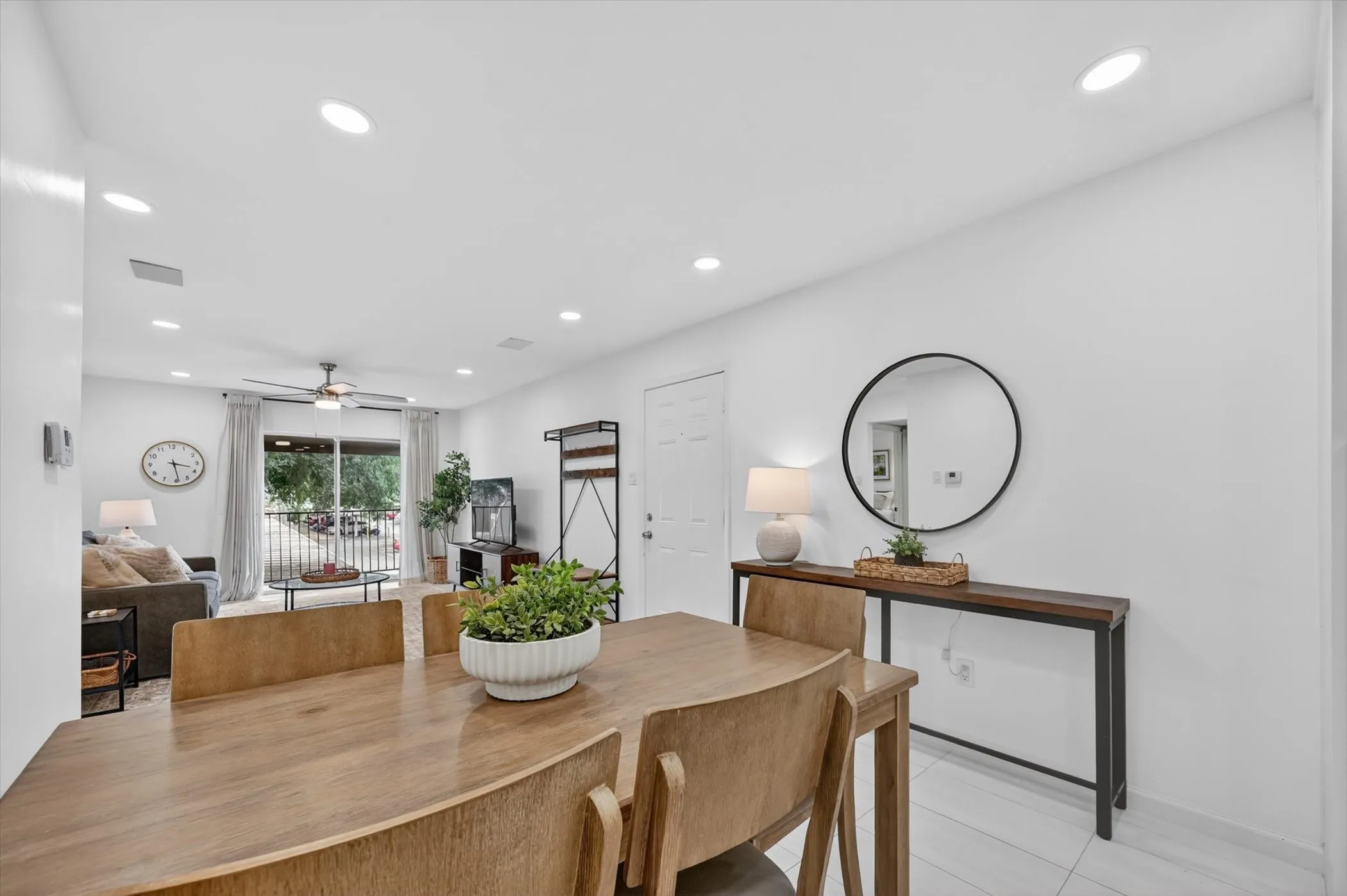 Condominium For Sale in Dallas County , 5111 Skillman Street 224, Dallas, Texas 75206, 2 Bedroom, 2 Bathroom, Garage spaces, 955 Sqft, built in 1970, mls#21300736, Real Estate Agent in Dallas, Homes For Sale in Dallas county, Homes For Sale in Dallas, Realtor in Dallas Texas, Real Estate Brokerage Independent Realty Texas, Luminita Cordes Realtor