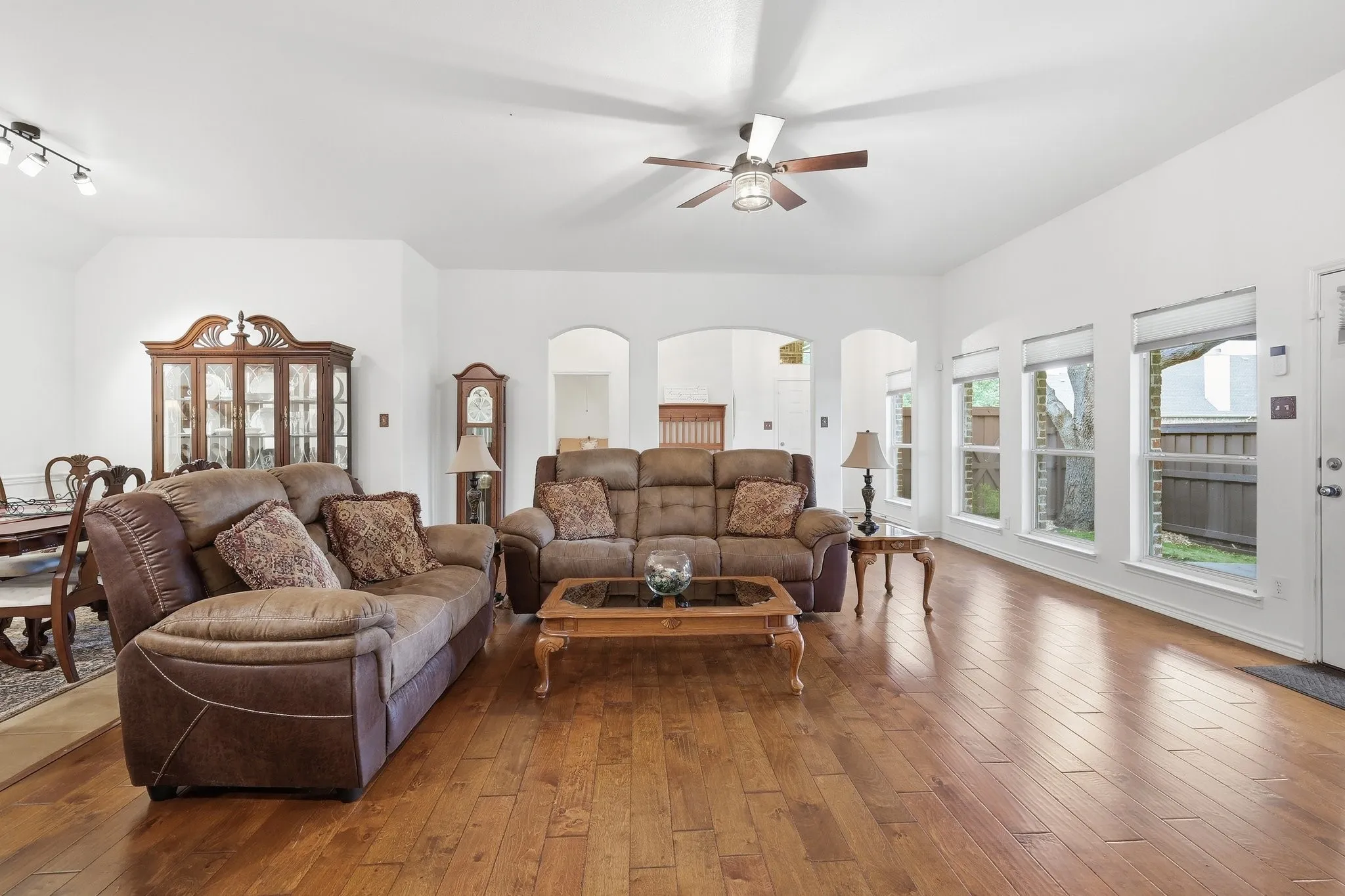 Single Family Residence For Sale in Collin County , 7764 Lancaster, Frisco, Texas 75035, 3 Bedroom, 2 Bathroom, 2 Garage spaces, 1,896 Sqft, built in 2004, mls#21294510, Real Estate Agent in Frisco, Homes For Sale in Collin county, Homes For Sale in Frisco, Realtor in Frisco Texas, Real Estate Brokerage Independent Realty Texas, Luminita Cordes Realtor