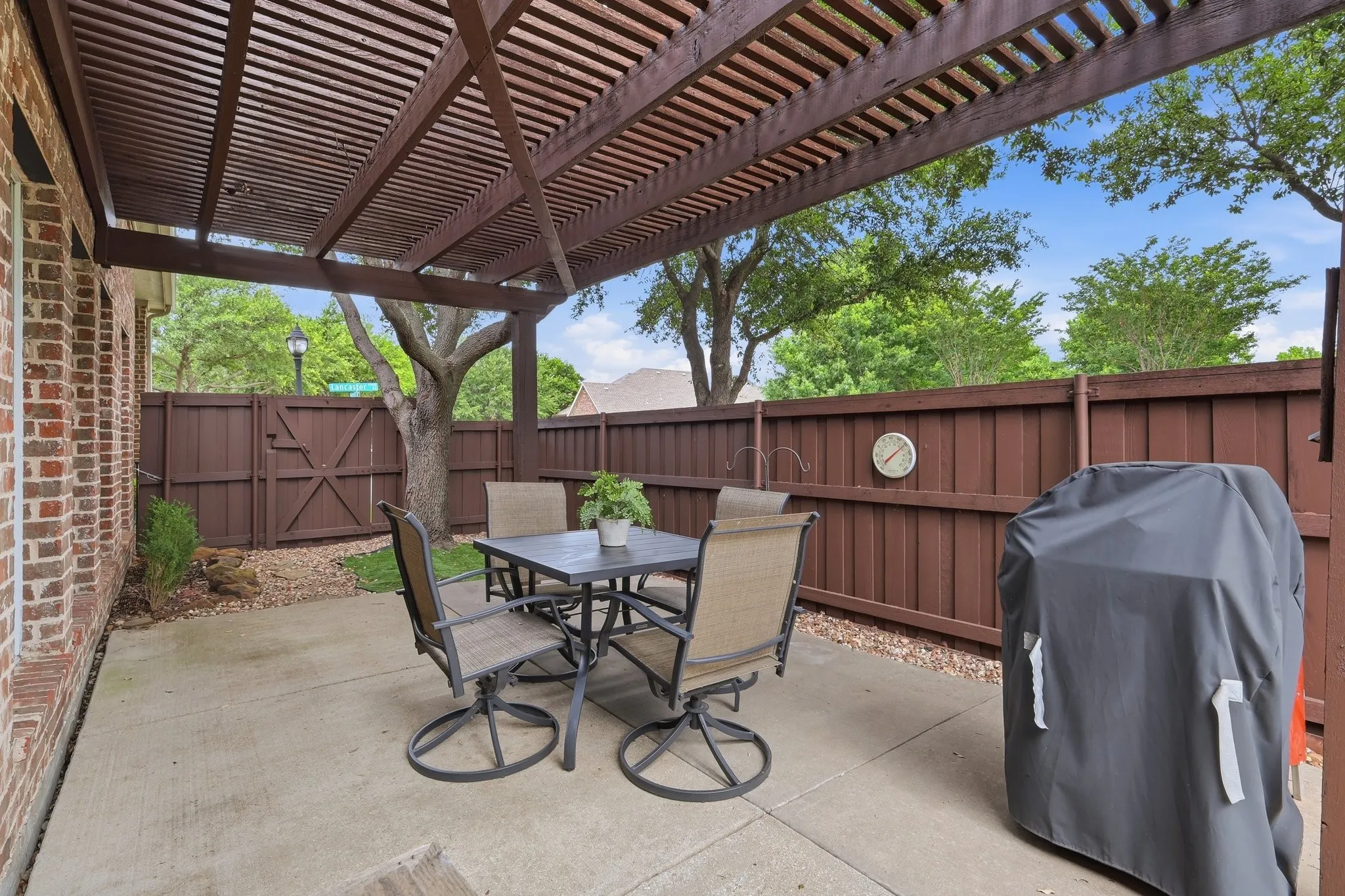 Single Family Residence For Sale in Collin County , 7764 Lancaster, Frisco, Texas 75035, 3 Bedroom, 2 Bathroom, 2 Garage spaces, 1,896 Sqft, built in 2004, mls#21294510, Real Estate Agent in Frisco, Homes For Sale in Collin county, Homes For Sale in Frisco, Realtor in Frisco Texas, Real Estate Brokerage Independent Realty Texas, Luminita Cordes Realtor