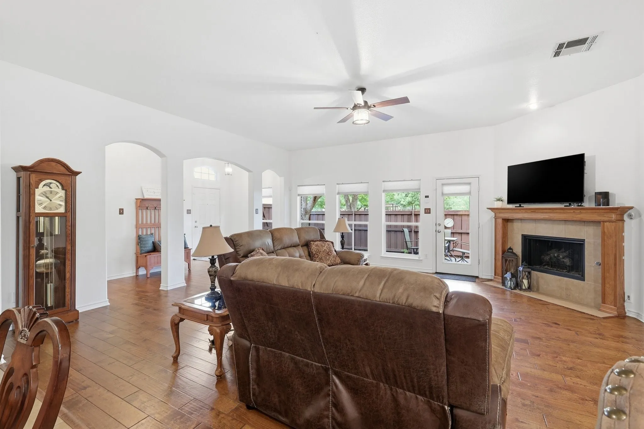 Single Family Residence For Sale in Collin County , 7764 Lancaster, Frisco, Texas 75035, 3 Bedroom, 2 Bathroom, 2 Garage spaces, 1,896 Sqft, built in 2004, mls#21294510, Real Estate Agent in Frisco, Homes For Sale in Collin county, Homes For Sale in Frisco, Realtor in Frisco Texas, Real Estate Brokerage Independent Realty Texas, Luminita Cordes Realtor