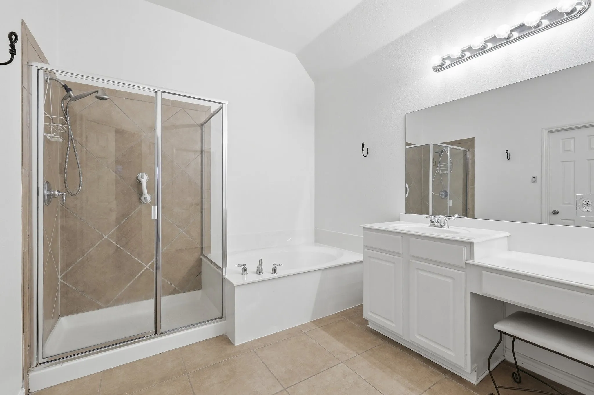 Single Family Residence For Sale in Collin County , 7764 Lancaster, Frisco, Texas 75035, 3 Bedroom, 2 Bathroom, 2 Garage spaces, 1,896 Sqft, built in 2004, mls#21294510, Real Estate Agent in Frisco, Homes For Sale in Collin county, Homes For Sale in Frisco, Realtor in Frisco Texas, Real Estate Brokerage Independent Realty Texas, Luminita Cordes Realtor