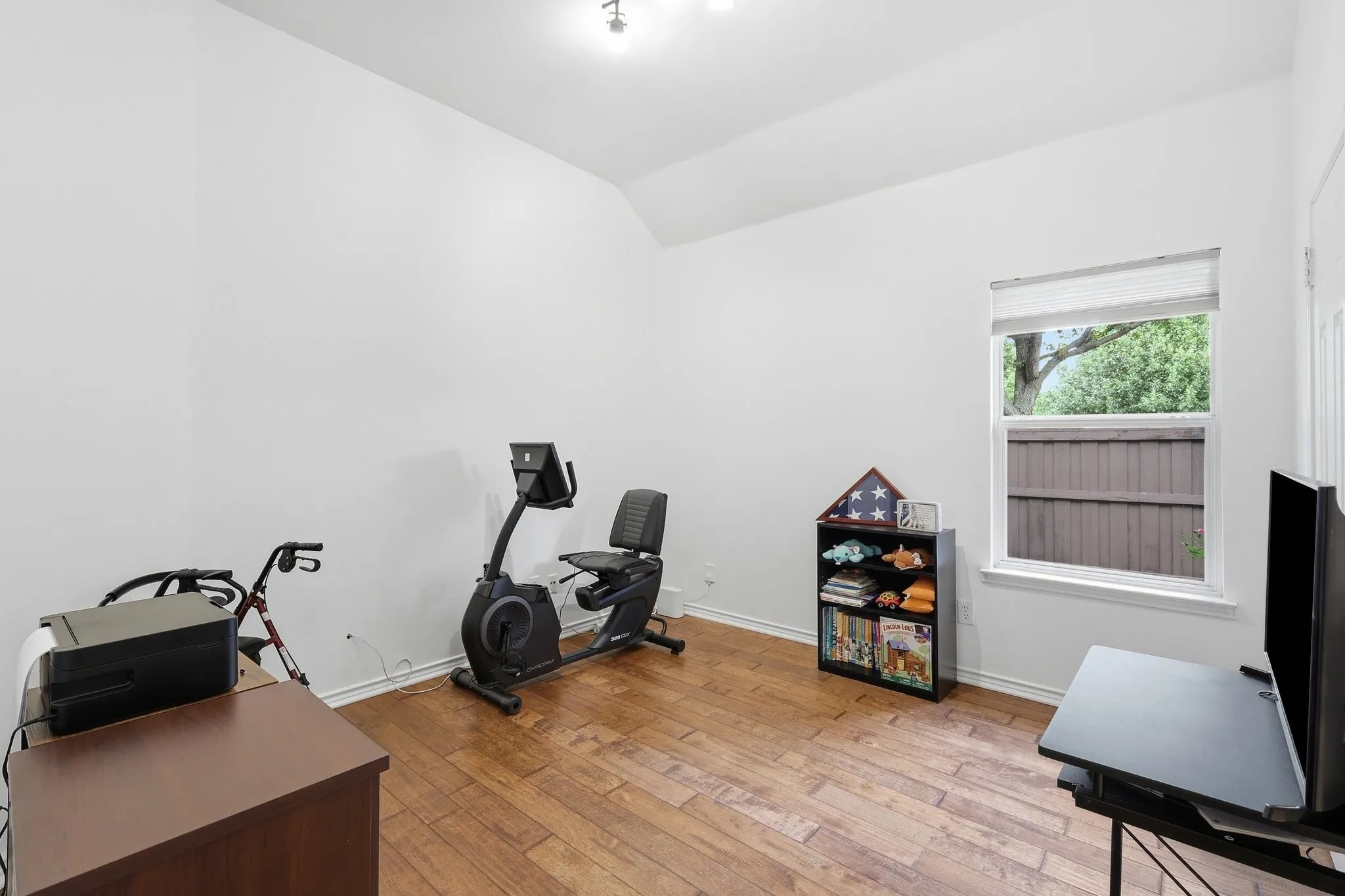 Single Family Residence For Sale in Collin County , 7764 Lancaster, Frisco, Texas 75035, 3 Bedroom, 2 Bathroom, 2 Garage spaces, 1,896 Sqft, built in 2004, mls#21294510, Real Estate Agent in Frisco, Homes For Sale in Collin county, Homes For Sale in Frisco, Realtor in Frisco Texas, Real Estate Brokerage Independent Realty Texas, Luminita Cordes Realtor