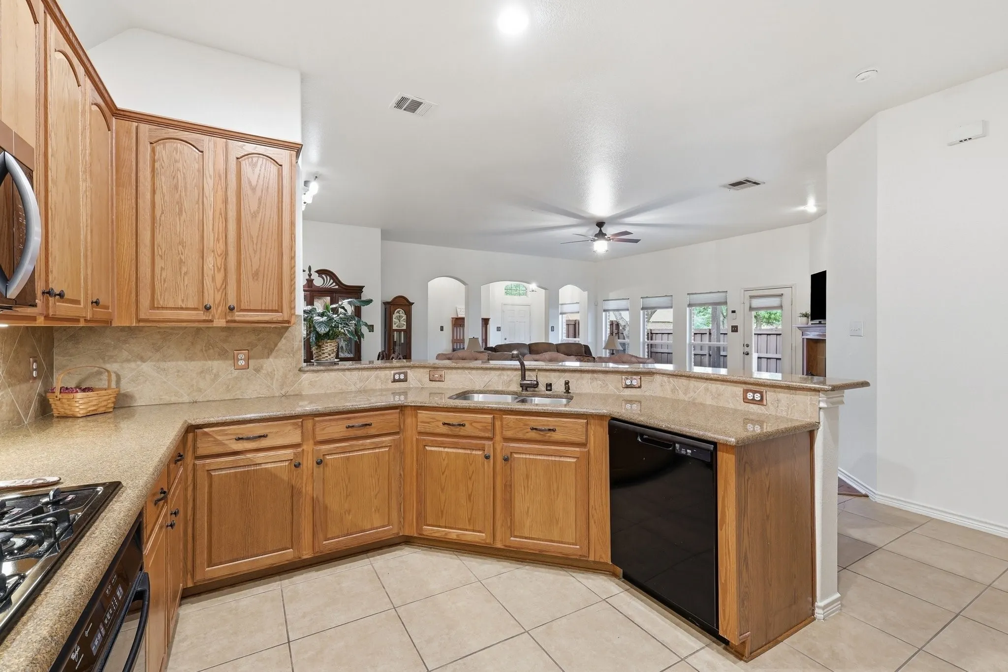Single Family Residence For Sale in Collin County , 7764 Lancaster, Frisco, Texas 75035, 3 Bedroom, 2 Bathroom, 2 Garage spaces, 1,896 Sqft, built in 2004, mls#21294510, Real Estate Agent in Frisco, Homes For Sale in Collin county, Homes For Sale in Frisco, Realtor in Frisco Texas, Real Estate Brokerage Independent Realty Texas, Luminita Cordes Realtor