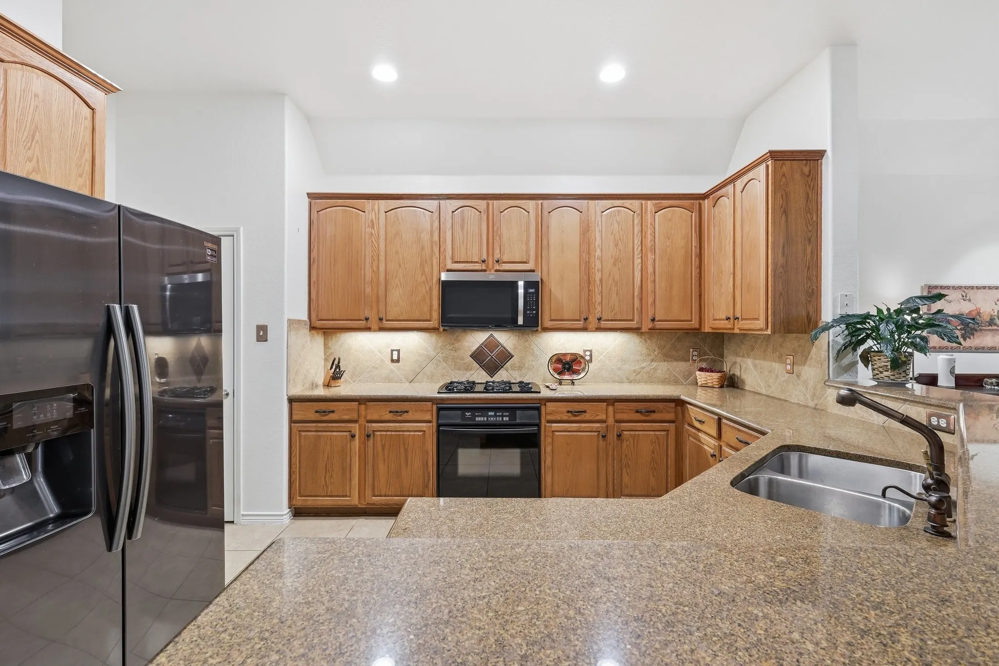 Single Family Residence For Sale in Collin County , 7764 Lancaster, Frisco, Texas 75035, 3 Bedroom, 2 Bathroom, 2 Garage spaces, 1,896 Sqft, built in 2004, mls#21294510, Real Estate Agent in Frisco, Homes For Sale in Collin county, Homes For Sale in Frisco, Realtor in Frisco Texas, Real Estate Brokerage Independent Realty Texas, Luminita Cordes Realtor