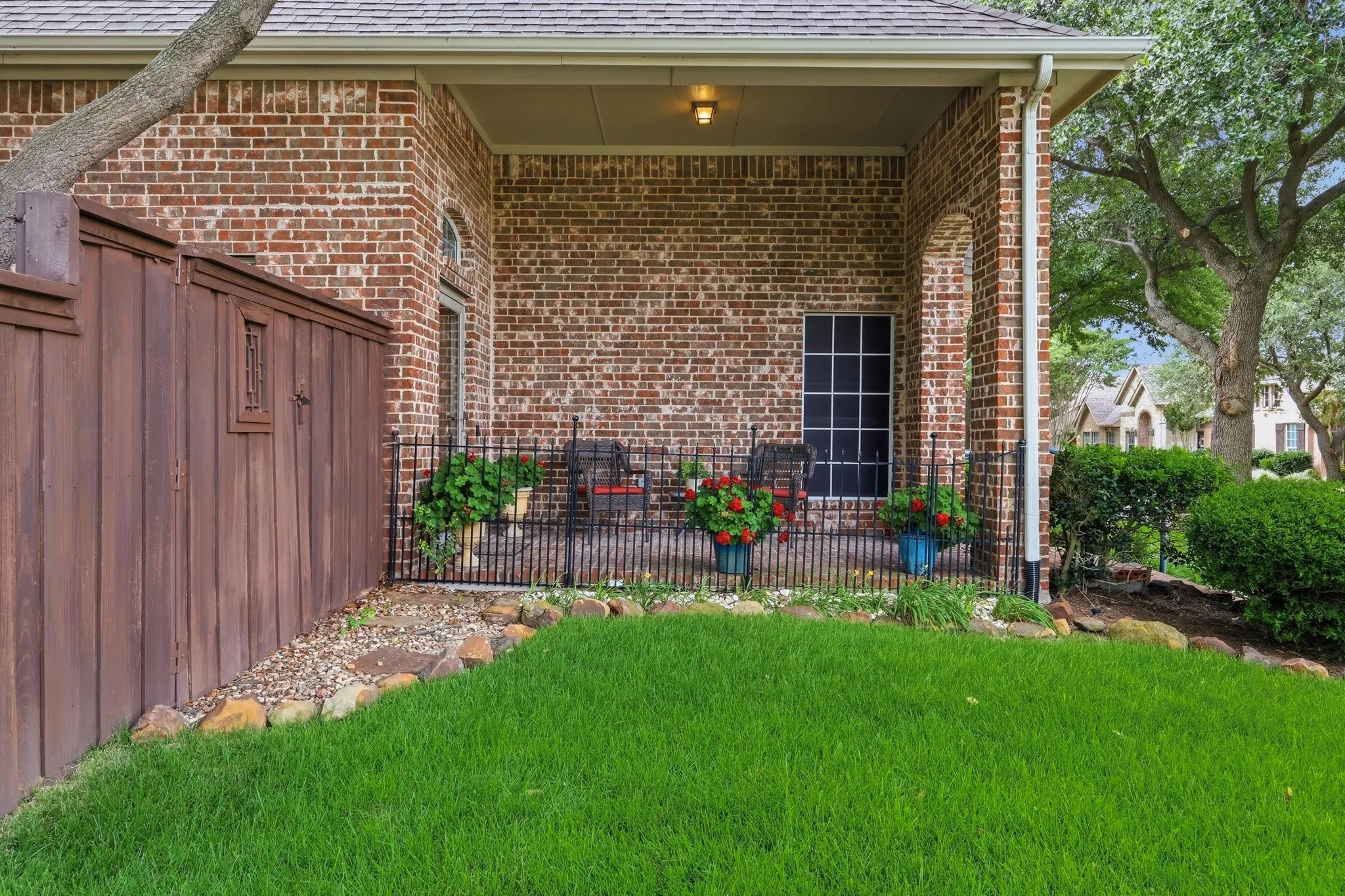 Single Family Residence For Sale in Collin County , 7764 Lancaster, Frisco, Texas 75035, 3 Bedroom, 2 Bathroom, 2 Garage spaces, 1,896 Sqft, built in 2004, mls#21294510, Real Estate Agent in Frisco, Homes For Sale in Collin county, Homes For Sale in Frisco, Realtor in Frisco Texas, Real Estate Brokerage Independent Realty Texas, Luminita Cordes Realtor