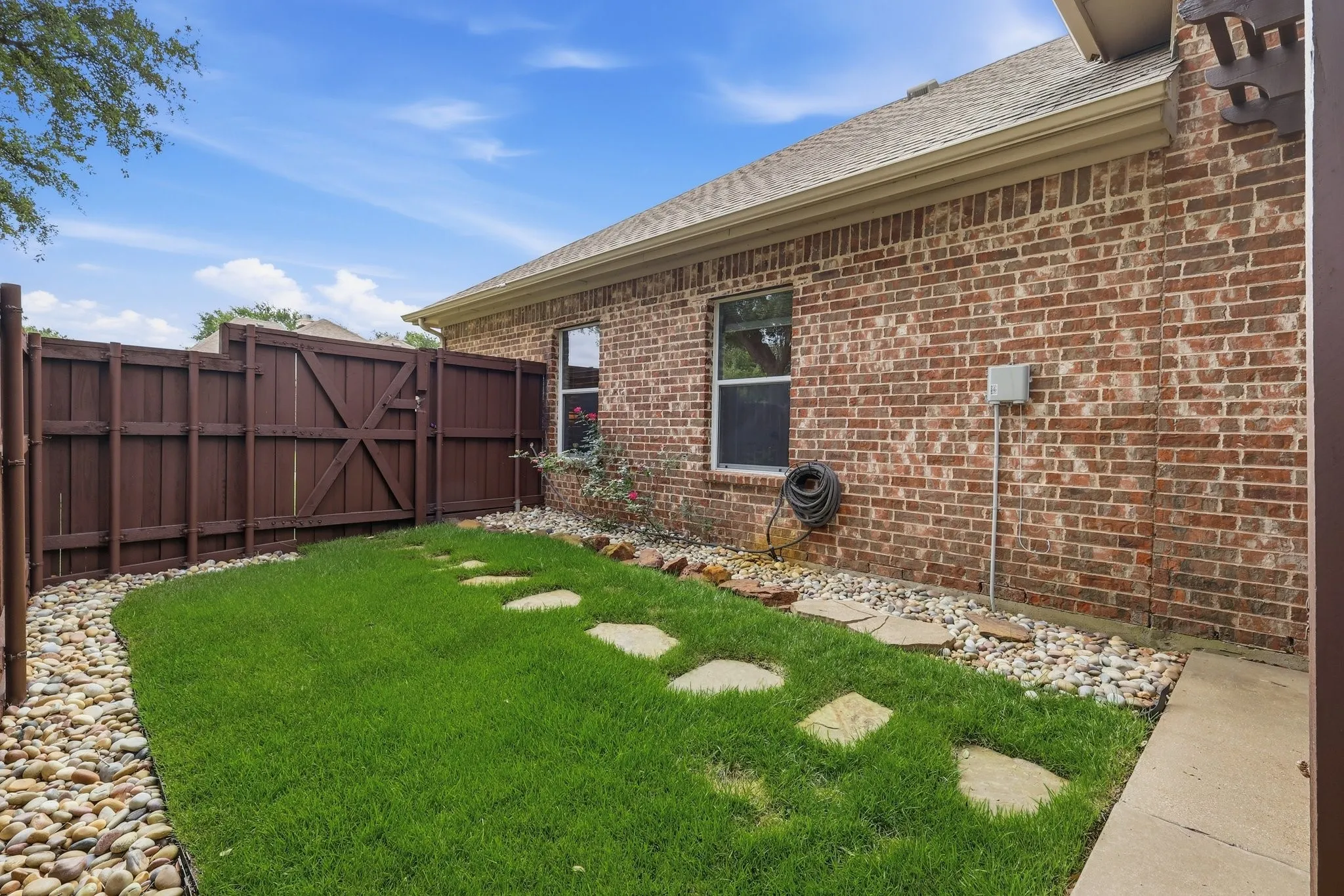 Single Family Residence For Sale in Collin County , 7764 Lancaster, Frisco, Texas 75035, 3 Bedroom, 2 Bathroom, 2 Garage spaces, 1,896 Sqft, built in 2004, mls#21294510, Real Estate Agent in Frisco, Homes For Sale in Collin county, Homes For Sale in Frisco, Realtor in Frisco Texas, Real Estate Brokerage Independent Realty Texas, Luminita Cordes Realtor