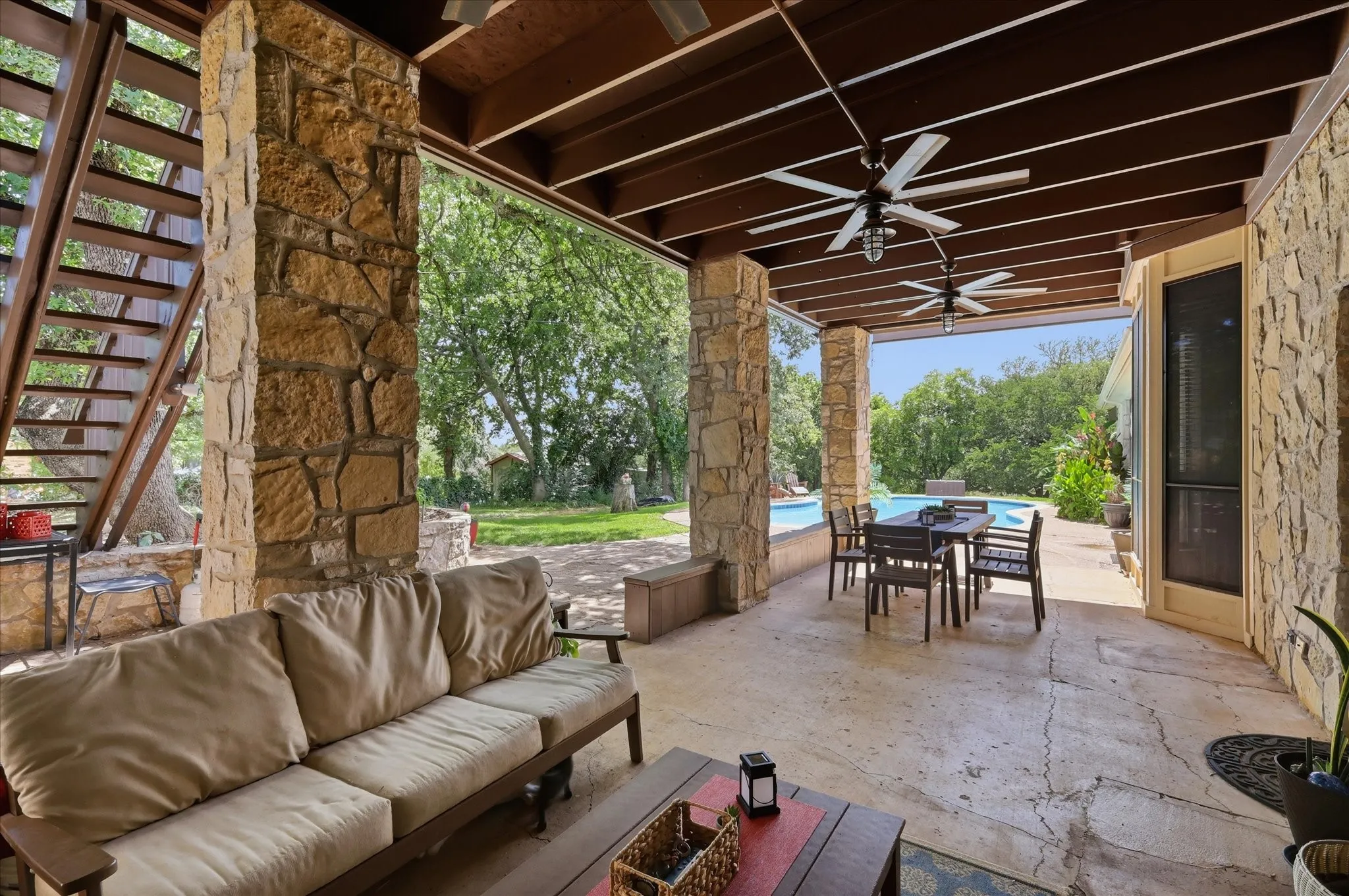 Single Family Residence For Sale in Johnson County , 10308 Lisa Jean Drive, Crowley, Texas 76036, 4 Bedroom, 4 Bathroom, 3 Garage spaces, 3,362 Sqft, built in 1993, mls#21296681, Real Estate Agent in Crowley, Homes For Sale in Johnson county, Homes For Sale in Crowley, Realtor in Crowley Texas, Real Estate Brokerage Independent Realty Texas, Luminita Cordes Realtor