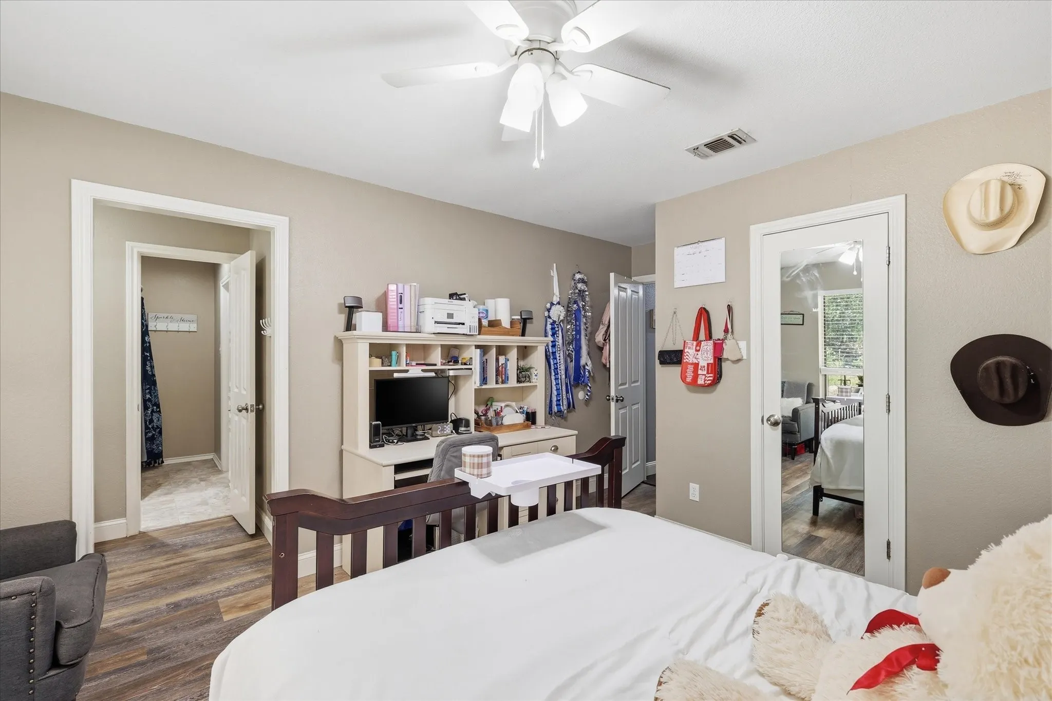 Single Family Residence For Sale in Johnson County , 10308 Lisa Jean Drive, Crowley, Texas 76036, 4 Bedroom, 4 Bathroom, 3 Garage spaces, 3,362 Sqft, built in 1993, mls#21296681, Real Estate Agent in Crowley, Homes For Sale in Johnson county, Homes For Sale in Crowley, Realtor in Crowley Texas, Real Estate Brokerage Independent Realty Texas, Luminita Cordes Realtor