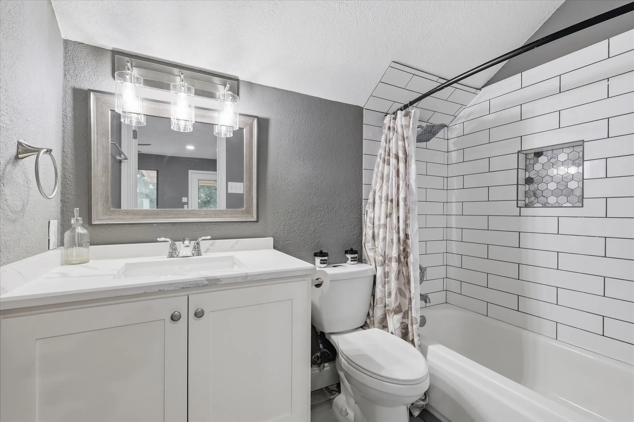 Upstairs full bath