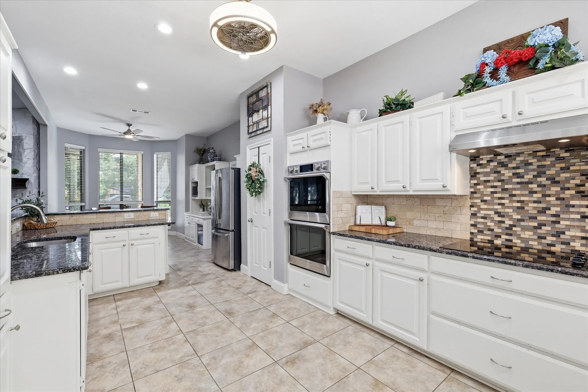 Single Family Residence For Sale in Johnson County , 10308 Lisa Jean Drive, Crowley, Texas 76036, 4 Bedroom, 4 Bathroom, 3 Garage spaces, 3,362 Sqft, built in 1993, mls#21296681, Real Estate Agent in Crowley, Homes For Sale in Johnson county, Homes For Sale in Crowley, Realtor in Crowley Texas, Real Estate Brokerage Independent Realty Texas, Luminita Cordes Realtor