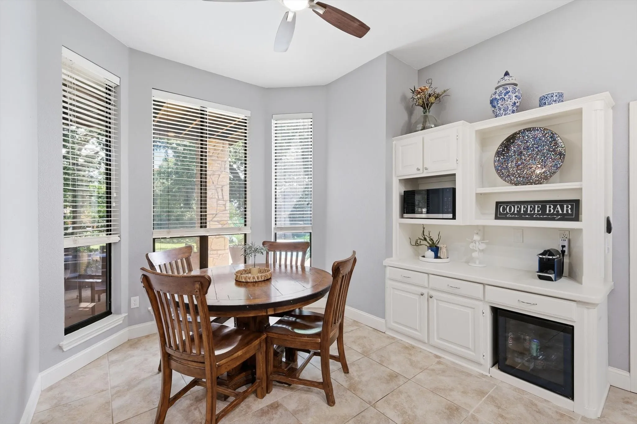 Single Family Residence For Sale in Johnson County , 10308 Lisa Jean Drive, Crowley, Texas 76036, 4 Bedroom, 4 Bathroom, 3 Garage spaces, 3,362 Sqft, built in 1993, mls#21296681, Real Estate Agent in Crowley, Homes For Sale in Johnson county, Homes For Sale in Crowley, Realtor in Crowley Texas, Real Estate Brokerage Independent Realty Texas, Luminita Cordes Realtor