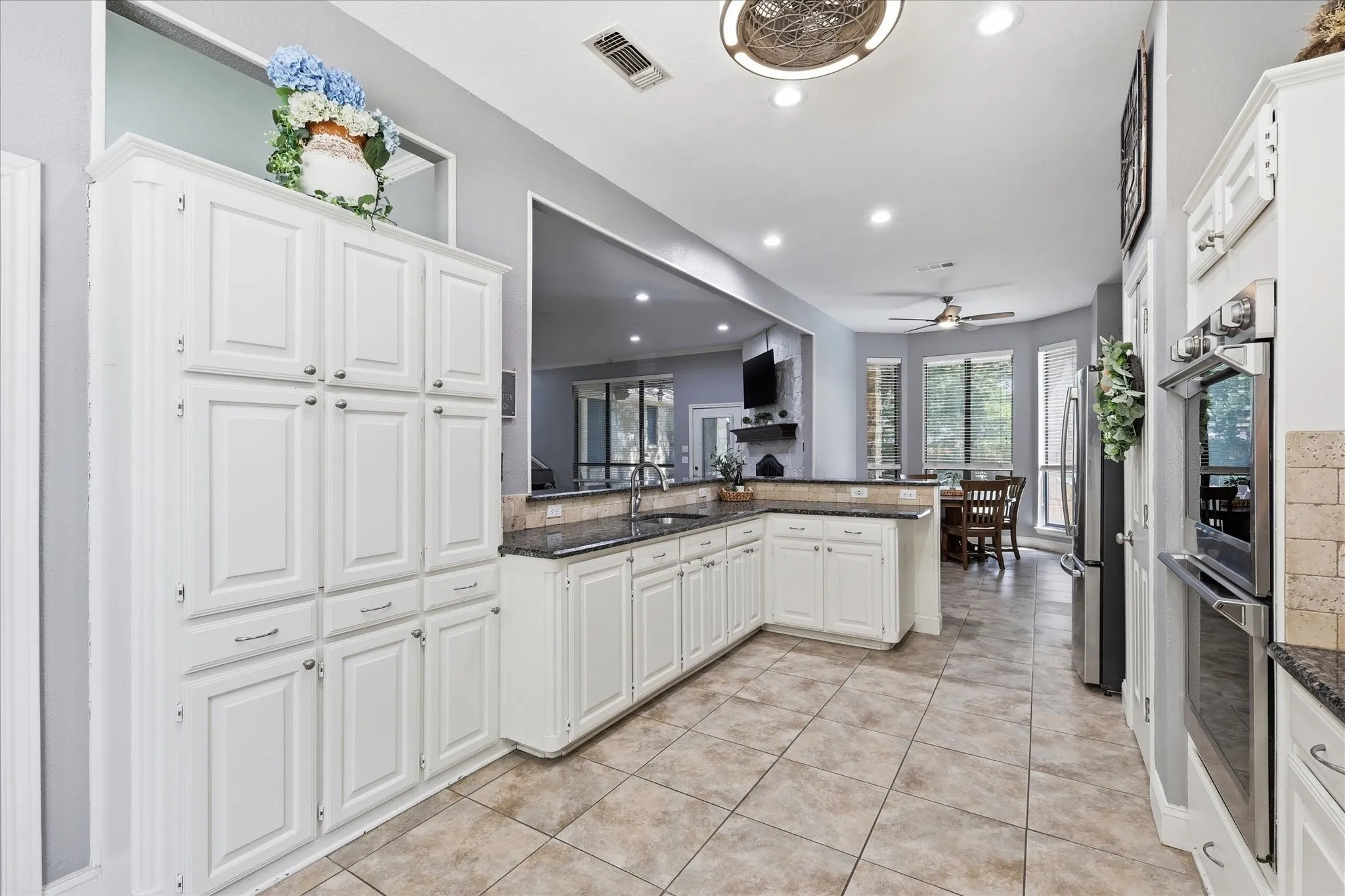 Single Family Residence For Sale in Johnson County , 10308 Lisa Jean Drive, Crowley, Texas 76036, 4 Bedroom, 4 Bathroom, 3 Garage spaces, 3,362 Sqft, built in 1993, mls#21296681, Real Estate Agent in Crowley, Homes For Sale in Johnson county, Homes For Sale in Crowley, Realtor in Crowley Texas, Real Estate Brokerage Independent Realty Texas, Luminita Cordes Realtor