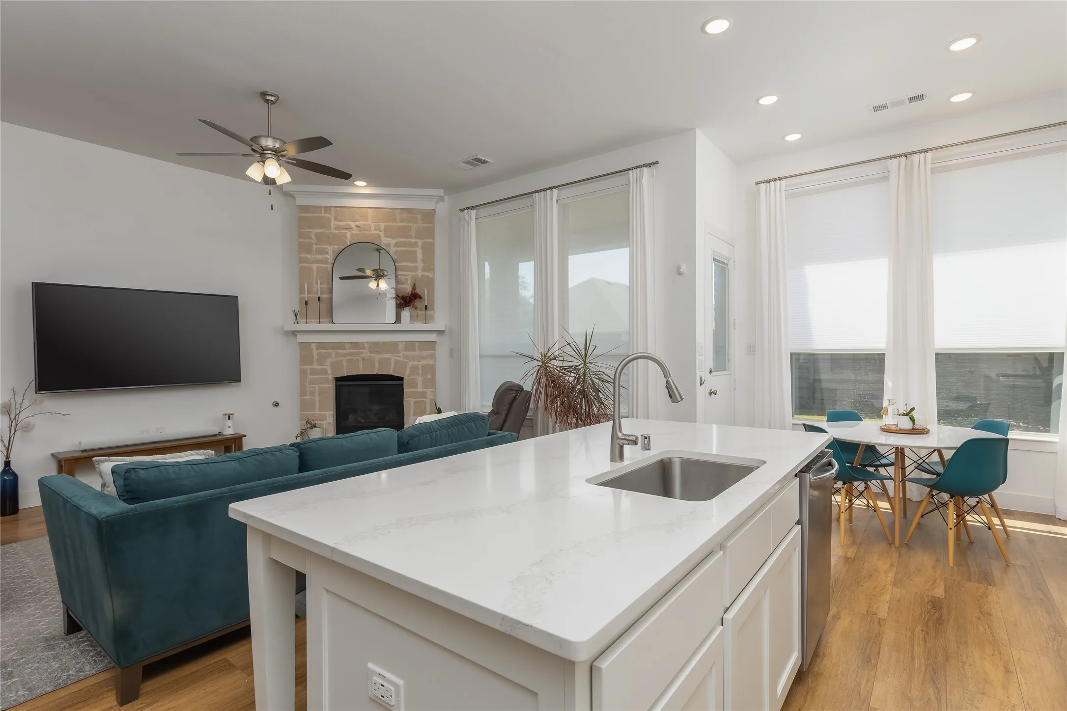 Single Family Residence For Sale in Denton County , 1128 Cottonseed Street, Little Elm, Texas 76227, 4 Bedroom, 3 Bathroom, 2 Garage spaces, 2,253 Sqft, built in 2019, mls#21300299, Real Estate Agent in Little Elm, Homes For Sale in Denton county, Homes For Sale in Little Elm, Realtor in Little Elm Texas, Real Estate Brokerage Independent Realty Texas, Luminita Cordes Realtor