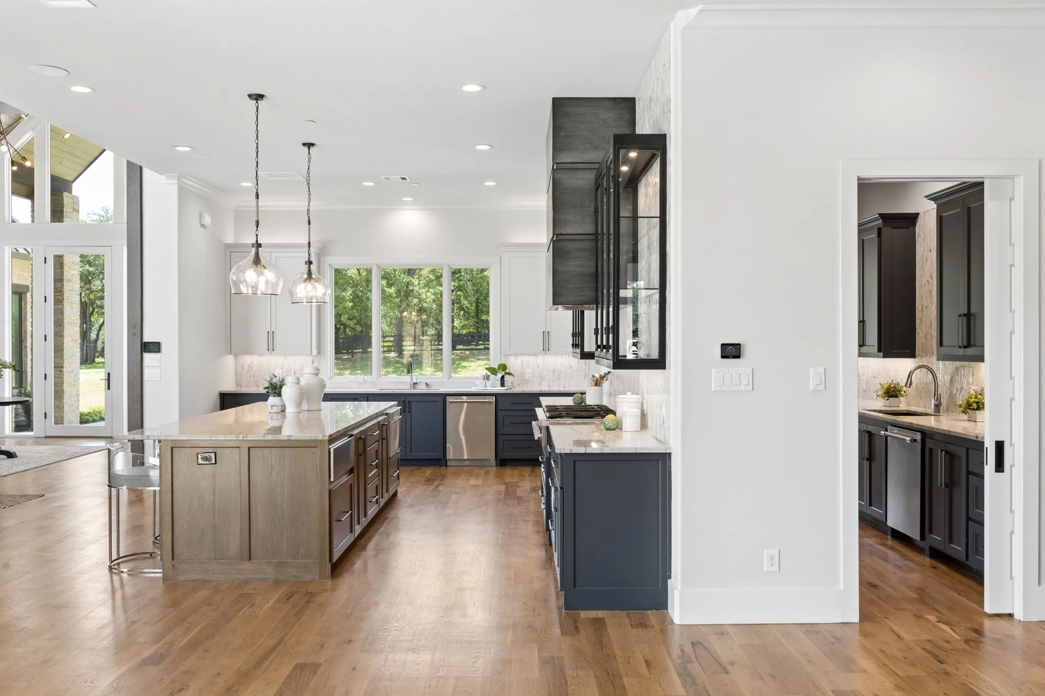 Single Family Residence For Sale in Denton County , 500 E Bob Jones Road, Southlake, Texas 76092, 4 Bedroom, 6 Bathroom, 4 Garage spaces, 6,644 Sqft, built in 2021, mls#21254972, Real Estate Agent in Southlake, Homes For Sale in Denton county, Homes For Sale in Southlake, Realtor in Southlake Texas, Real Estate Brokerage Independent Realty Texas, Luminita Cordes Realtor