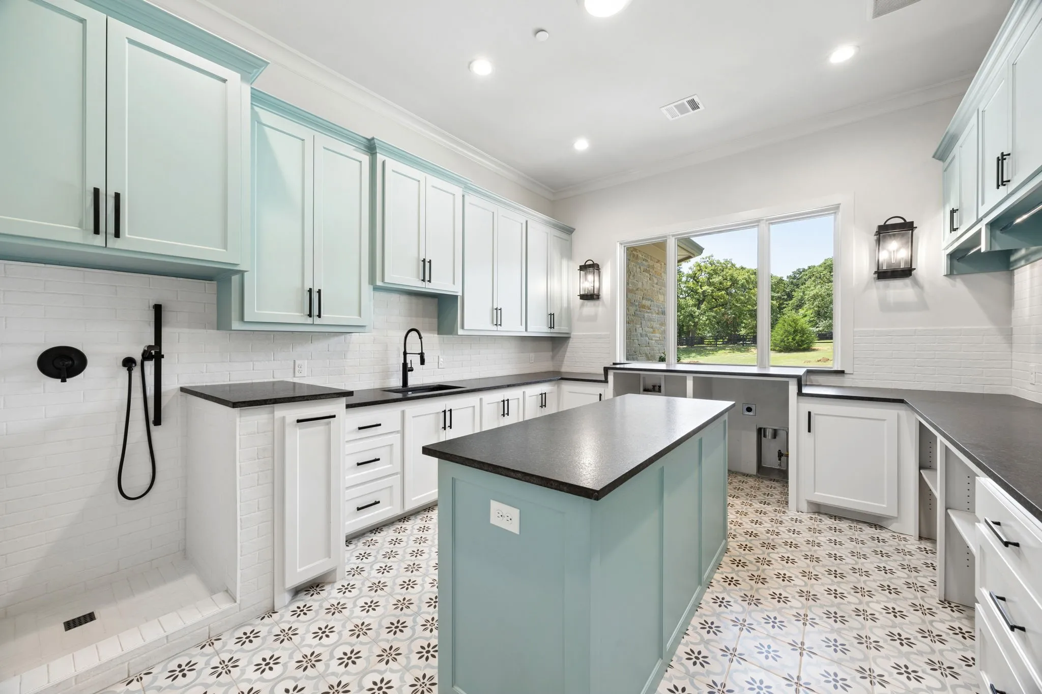 Single Family Residence For Sale in Denton County , 500 E Bob Jones Road, Southlake, Texas 76092, 4 Bedroom, 6 Bathroom, 4 Garage spaces, 6,644 Sqft, built in 2021, mls#21254972, Real Estate Agent in Southlake, Homes For Sale in Denton county, Homes For Sale in Southlake, Realtor in Southlake Texas, Real Estate Brokerage Independent Realty Texas, Luminita Cordes Realtor