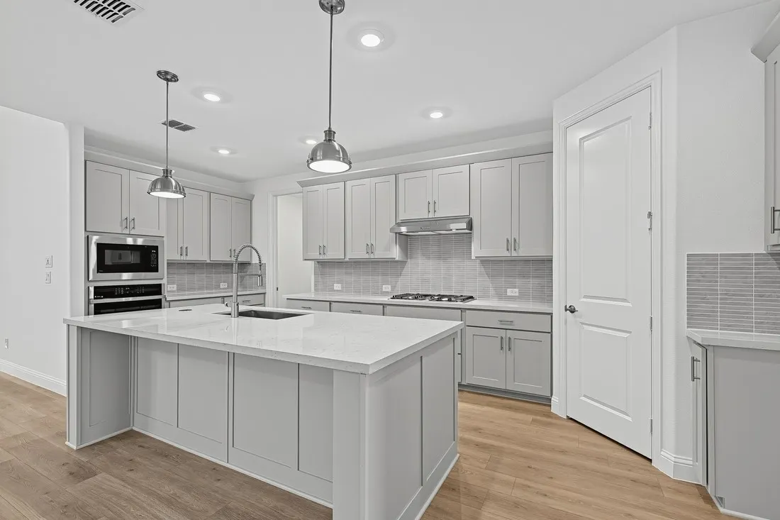 511 Wisteria Street ~ Ready Now