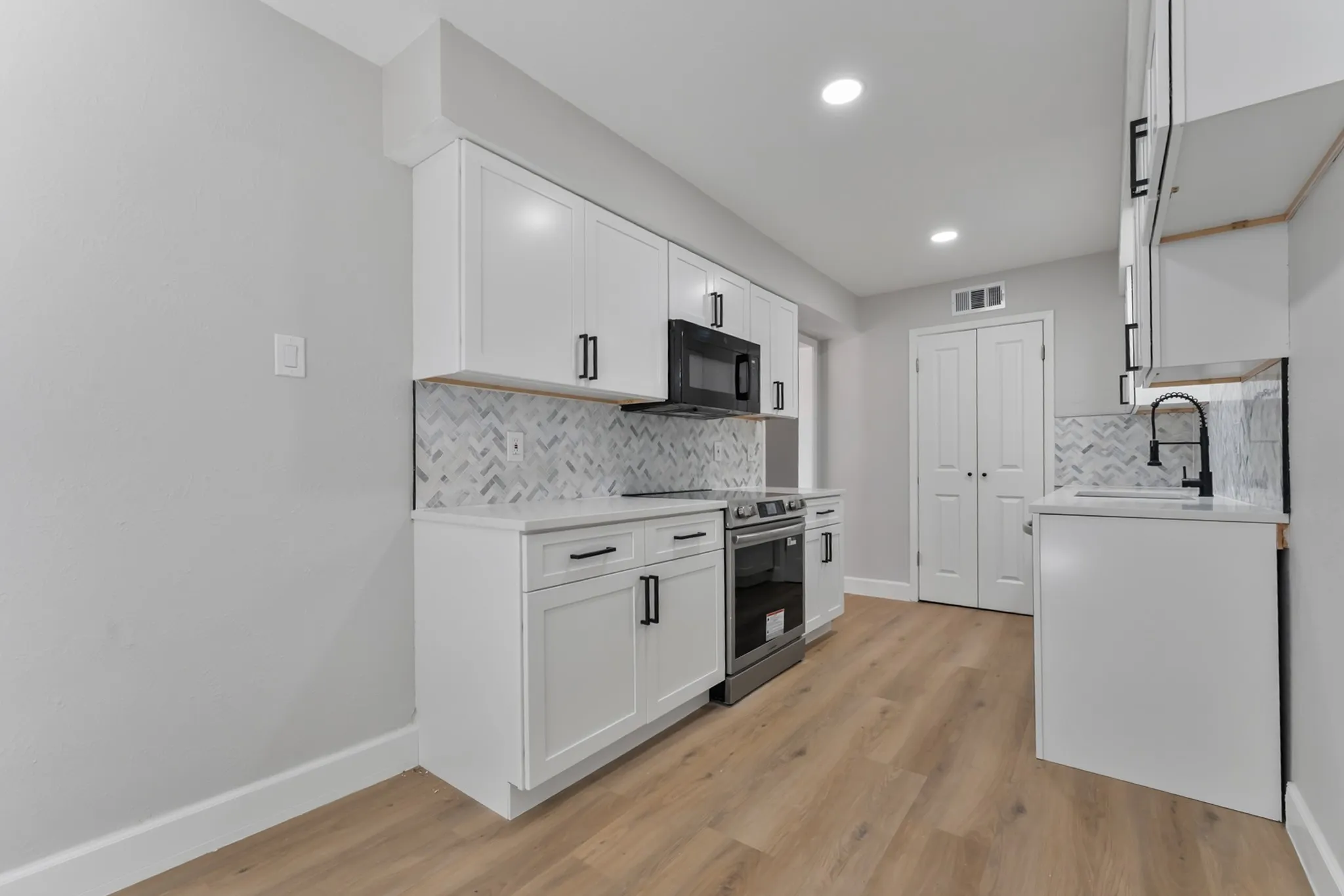 Condominium For Sale in Dallas County , 7620 Riverbrook Drive, Dallas, Texas 75230, 3 Bedroom, 3 Bathroom, Garage spaces, 1,535 Sqft, built in 1969, mls#21287660, Real Estate Agent in Dallas, Homes For Sale in Dallas county, Homes For Sale in Dallas, Realtor in Dallas Texas, Real Estate Brokerage Independent Realty Texas, Luminita Cordes Realtor