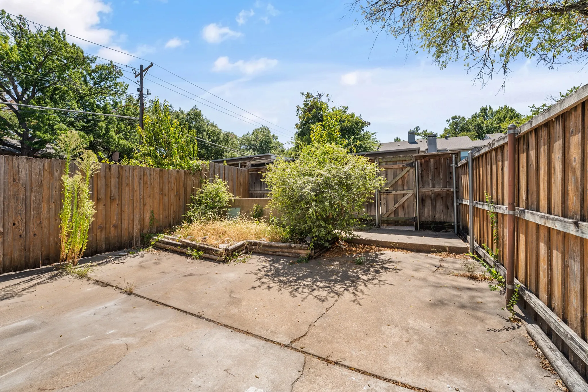 Condominium For Sale in Dallas County , 7620 Riverbrook Drive, Dallas, Texas 75230, 3 Bedroom, 3 Bathroom, Garage spaces, 1,535 Sqft, built in 1969, mls#21287660, Real Estate Agent in Dallas, Homes For Sale in Dallas county, Homes For Sale in Dallas, Realtor in Dallas Texas, Real Estate Brokerage Independent Realty Texas, Luminita Cordes Realtor