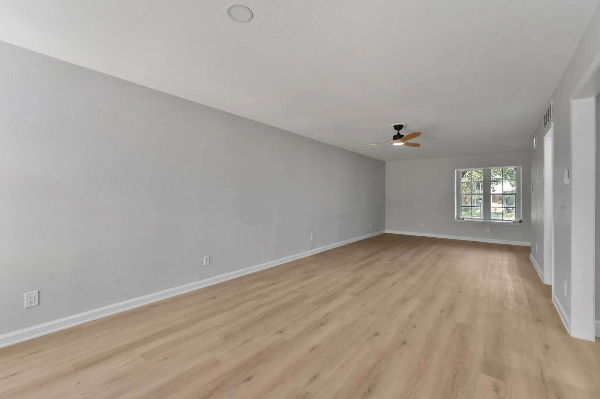 Condominium For Sale in Dallas County , 7620 Riverbrook Drive, Dallas, Texas 75230, 3 Bedroom, 3 Bathroom, Garage spaces, 1,535 Sqft, built in 1969, mls#21287660, Real Estate Agent in Dallas, Homes For Sale in Dallas county, Homes For Sale in Dallas, Realtor in Dallas Texas, Real Estate Brokerage Independent Realty Texas, Luminita Cordes Realtor